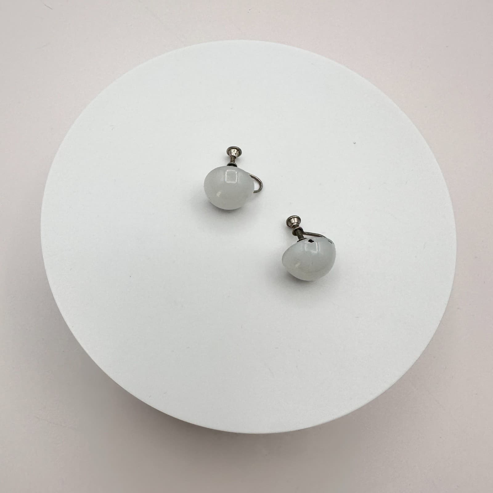 Vintage Y2K White Round Earrings Silver Tone Women's Classic Fashion Jewelry - Thumbnail 3