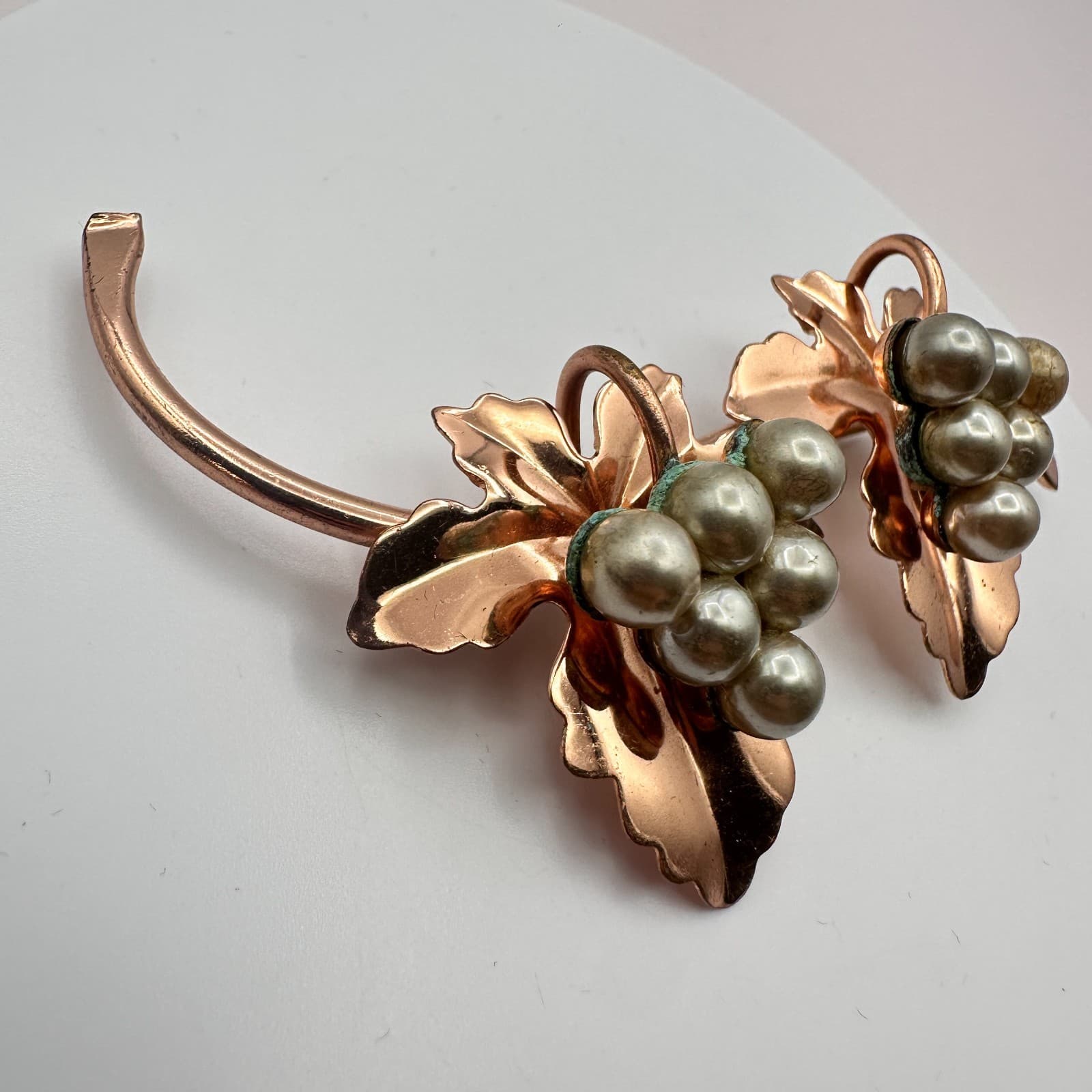Vintage 90s Rose Gold Tone Grey Pearl Grape Leaf Brooch Pin Classic Jewelry - Thumbnail 4