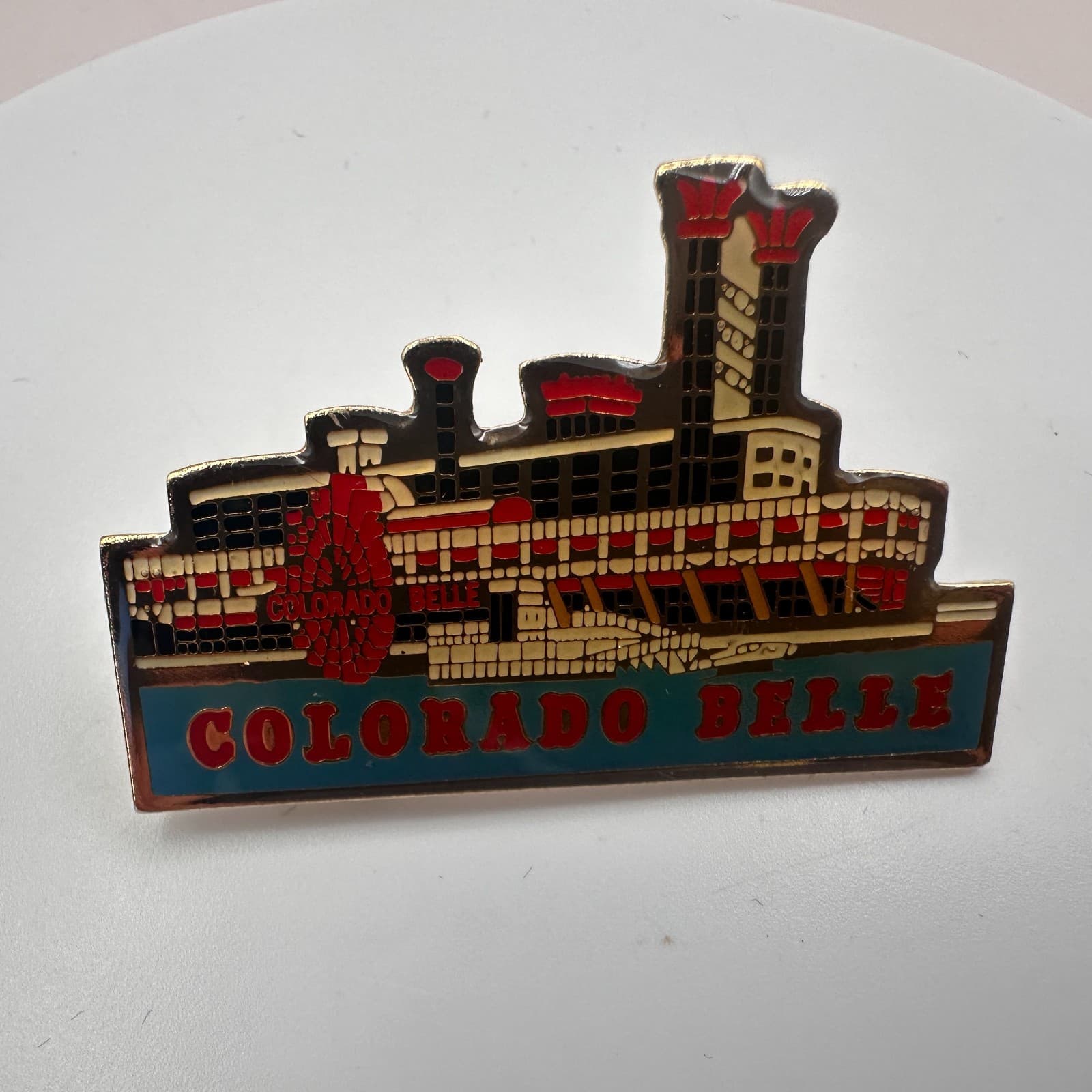 Vintage Y2K Gold Tone Colorado Belle Hotel Riverboat Enamel Lapel Pin Jewelry - Thumbnail 3