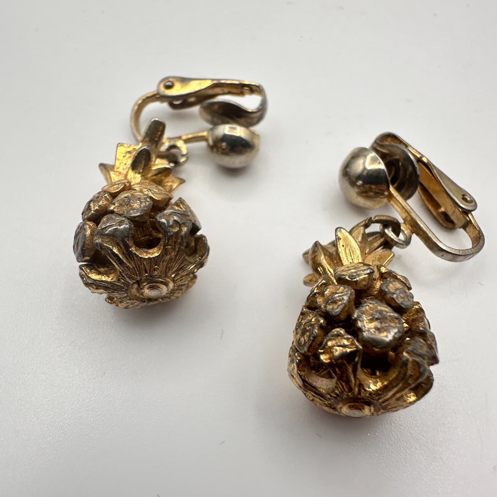 Vintage Y2K Gold Tone Pineapple Dangle Earrings Retro Women's Classic Jewelry - Thumbnail 5