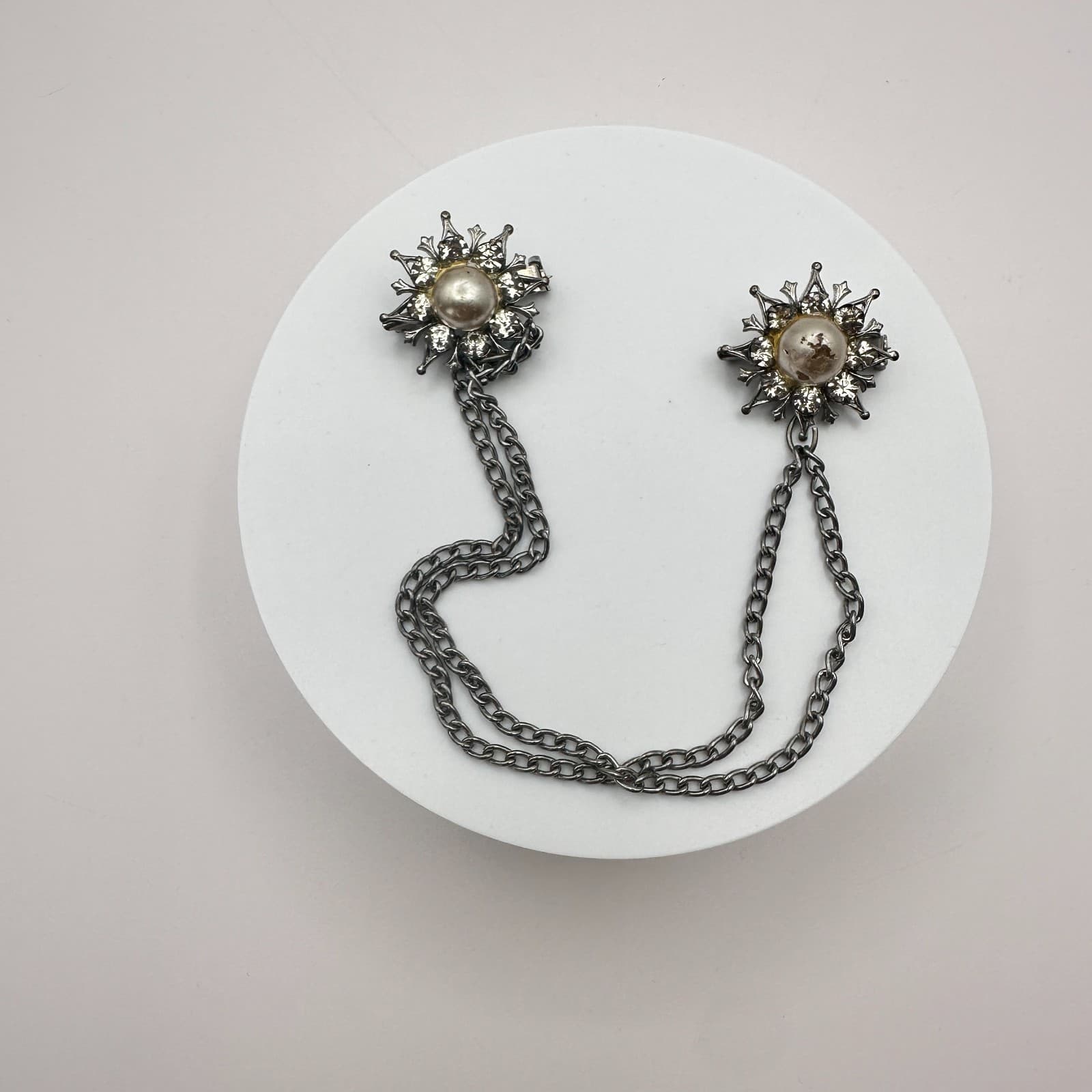 Vintage 90s Silver Tone Sunburst Guard Clip Brooch Pin Faux Pearl Womens Jewelry - Thumbnail 2