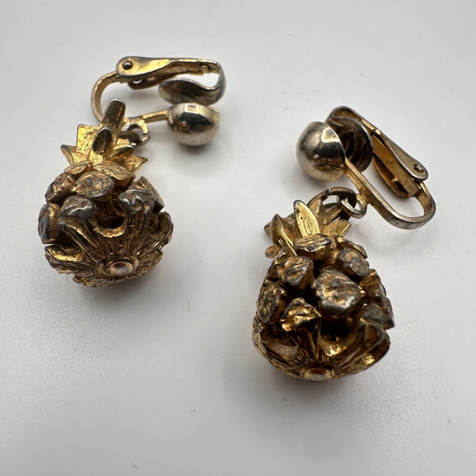 Vintage Y2K Gold Tone Pineapple Dangle Earrings Retro Women's Classic Jewelry