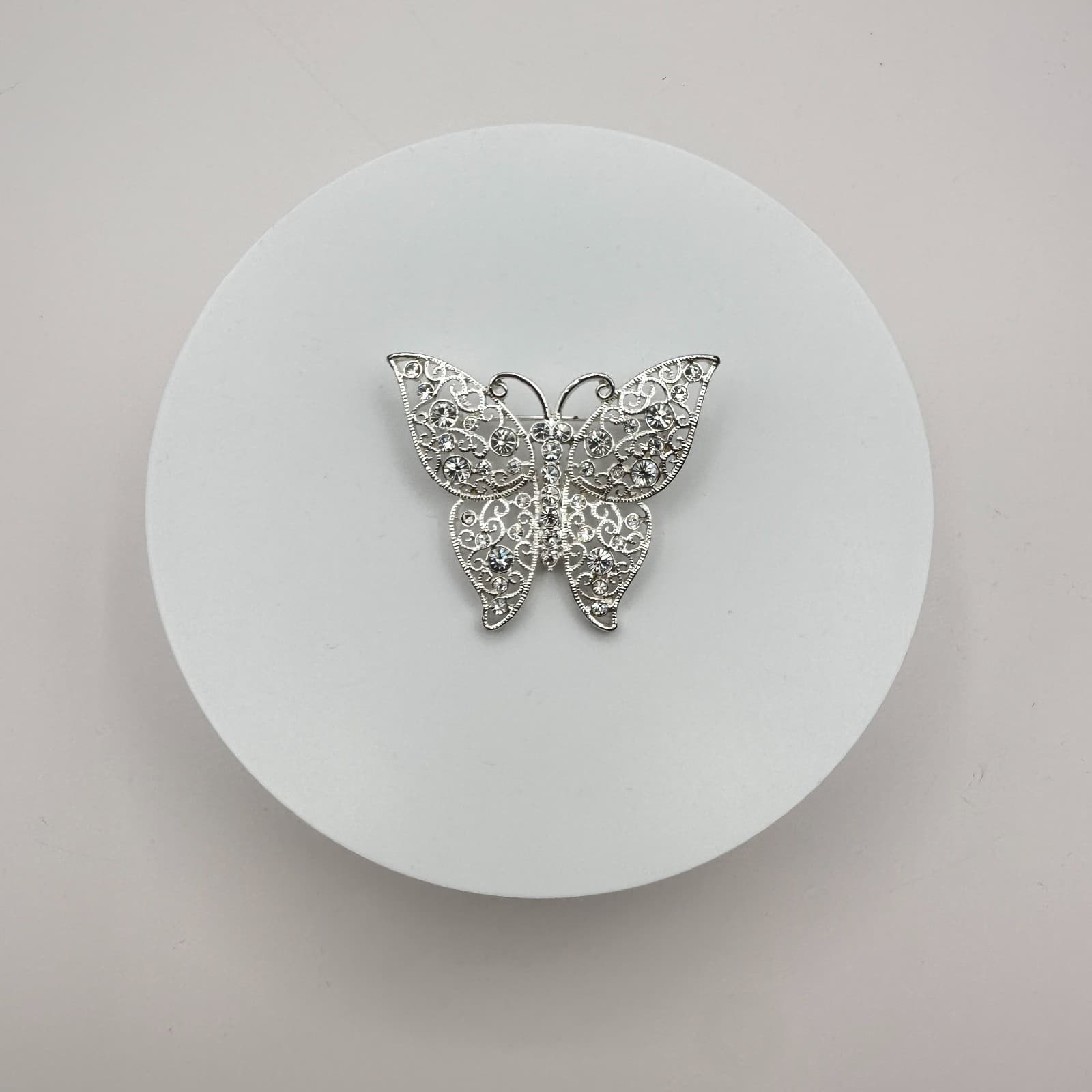 Vintage 90s SilverTone Filigree Butterfly Brooch Pin Clear Glass Fashion Jewelry - Thumbnail 2