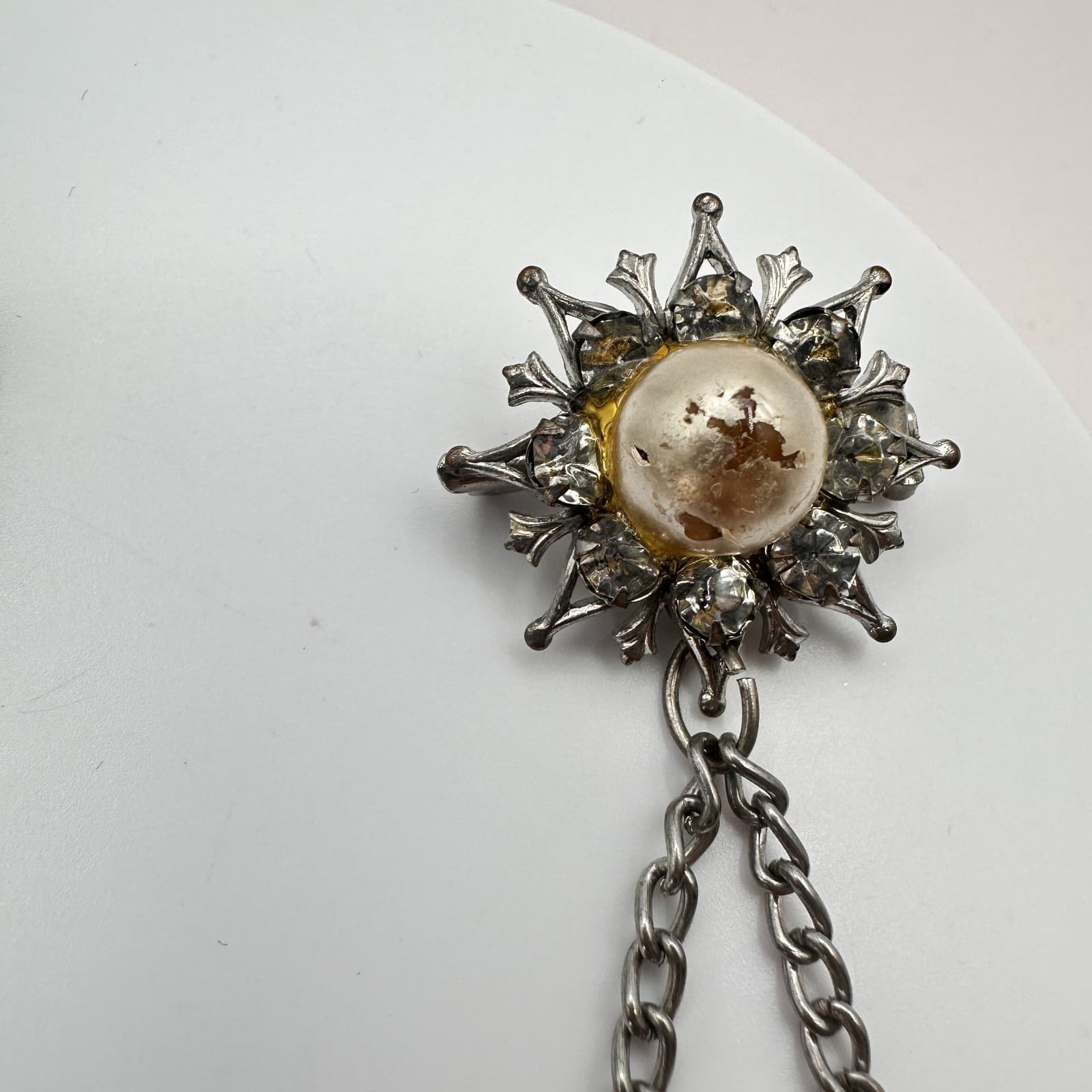 Vintage 90s Silver Tone Sunburst Guard Clip Brooch Pin Faux Pearl Womens Jewelry - Thumbnail 5