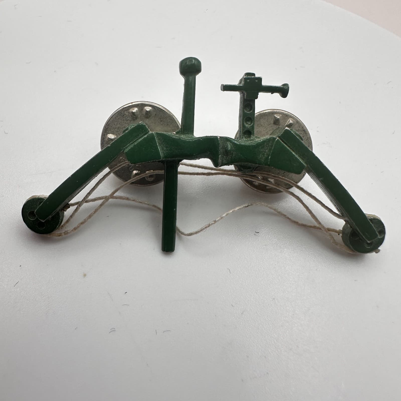 Vintage 80s Silver Tone Small Green Crossbow Lapel Novelty Pin Classic Jewelry