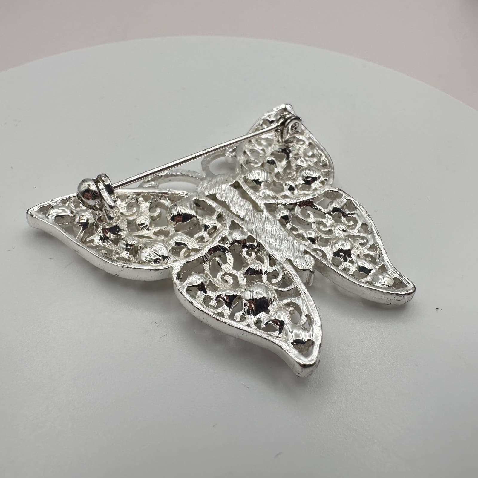 Vintage 90s SilverTone Filigree Butterfly Brooch Pin Clear Glass Fashion Jewelry - Thumbnail 4