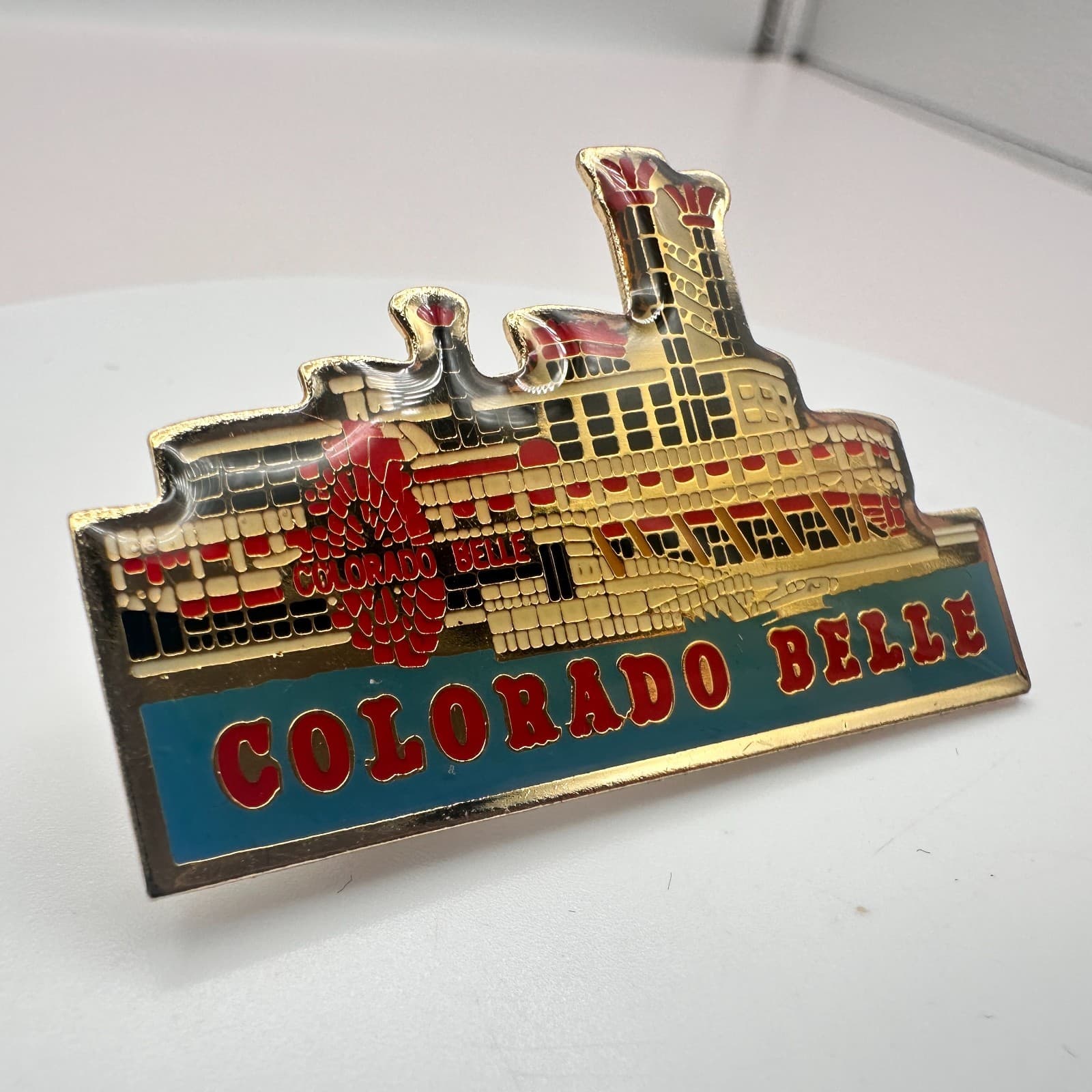 Vintage Y2K Gold Tone Colorado Belle Hotel Riverboat Enamel Lapel Pin Jewelry - Thumbnail 4