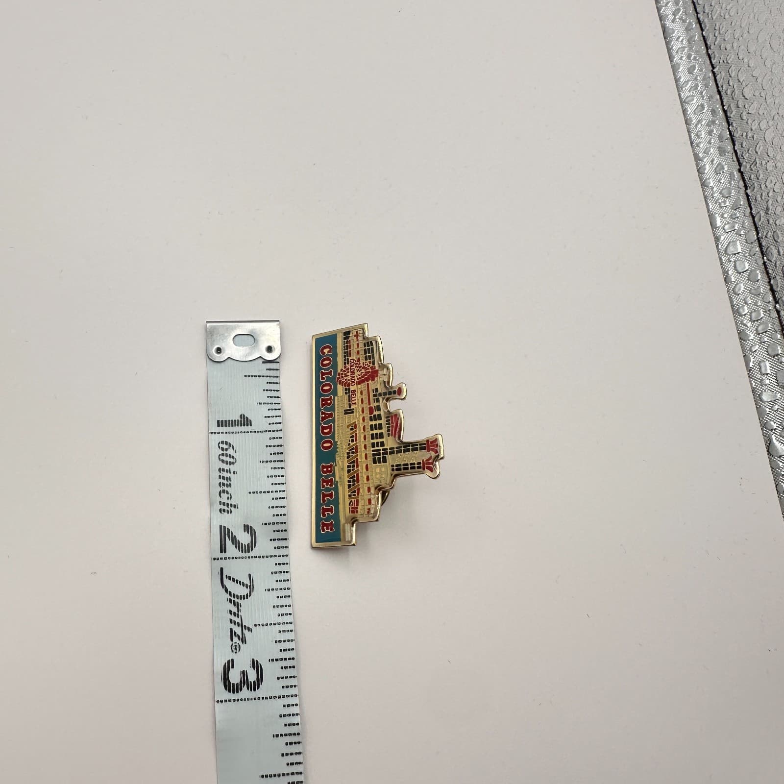 Vintage Y2K Gold Tone Colorado Belle Hotel Riverboat Enamel Lapel Pin Jewelry - Thumbnail 7