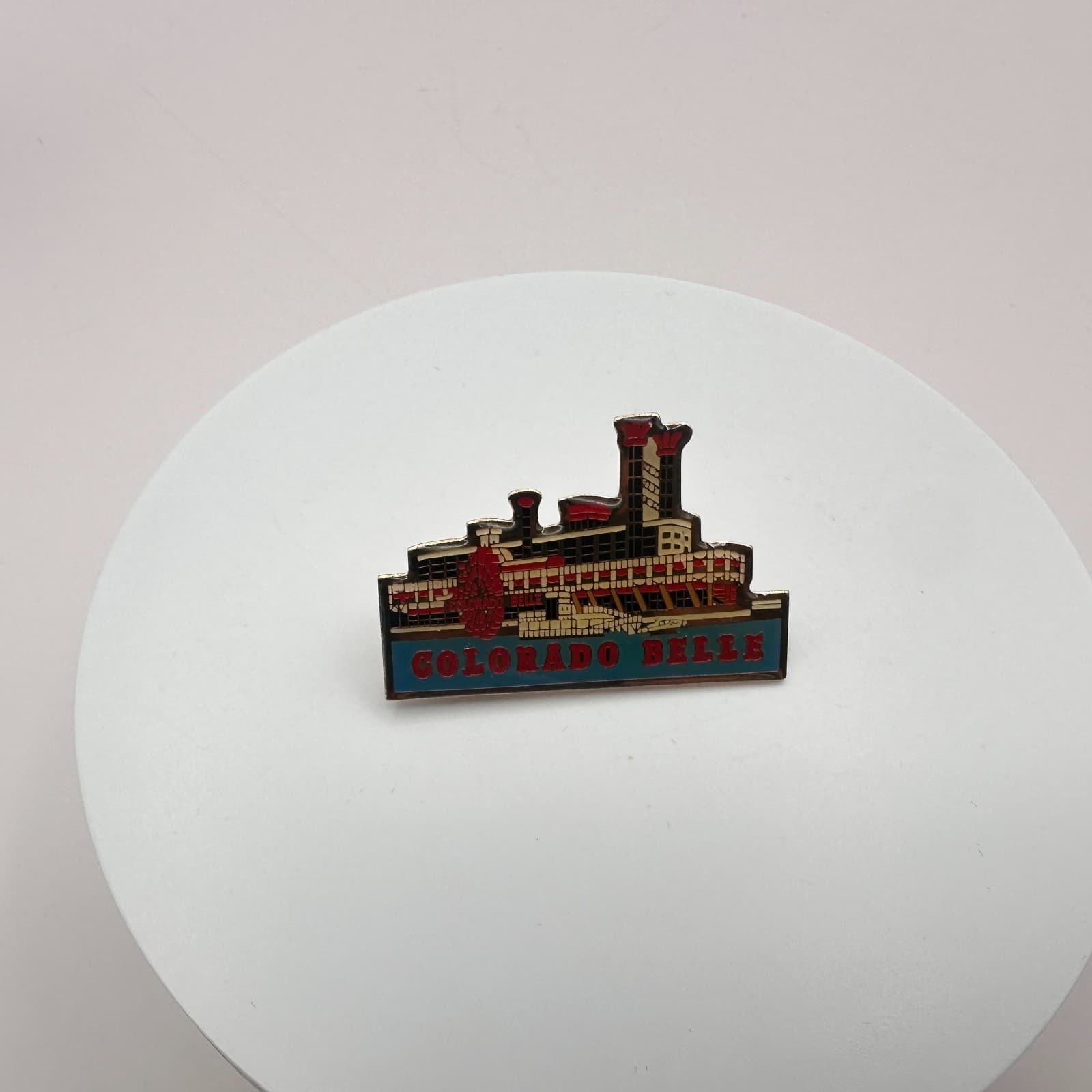 Vintage Y2K Gold Tone Colorado Belle Hotel Riverboat Enamel Lapel Pin Jewelry - Thumbnail 2