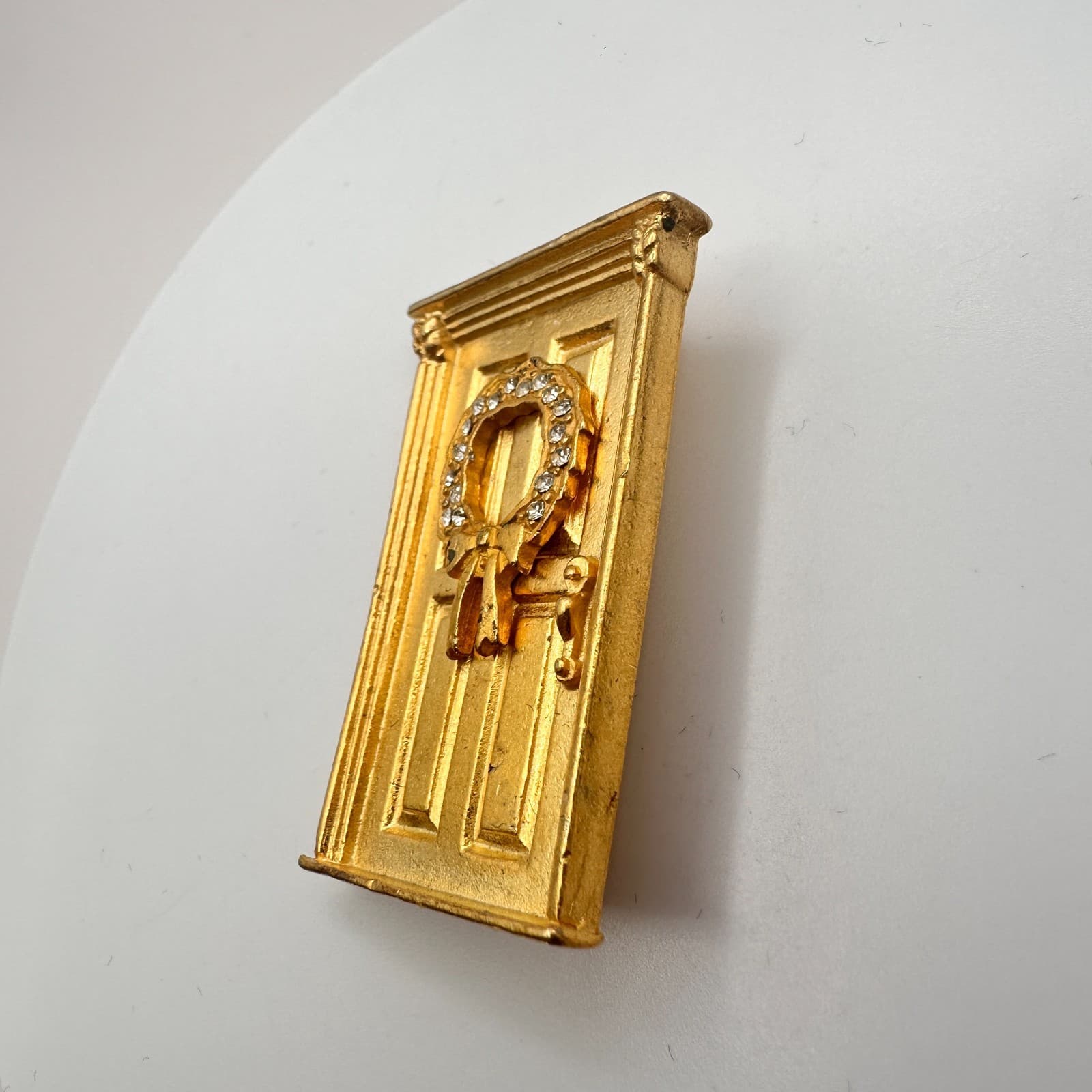 Vintage 90s Christmas Front Door Wreath Gold Tone Brooch Pin Clear Glass Jewelry - Thumbnail 4