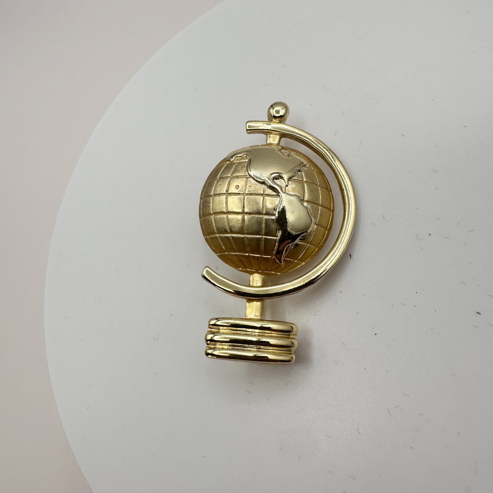 Vintage 80s 90s Gold Tone Globe Brooch Pin Travel Map Classic Fashion Jewelry - Thumbnail 5