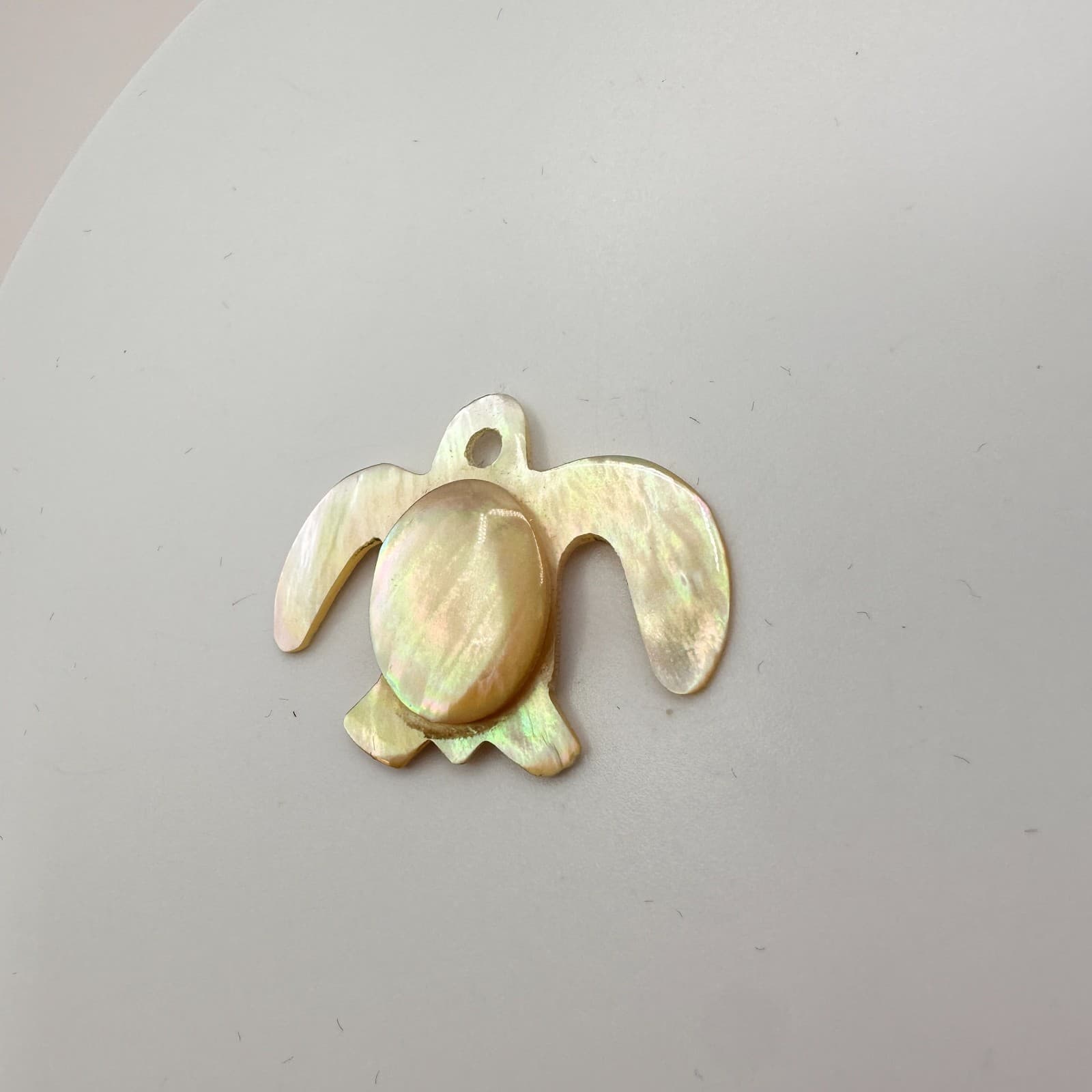 Vintage 90s Sea Turtle Pendant MOP Iridescent Cream Beachwear Fashion Jewelry - Thumbnail 5