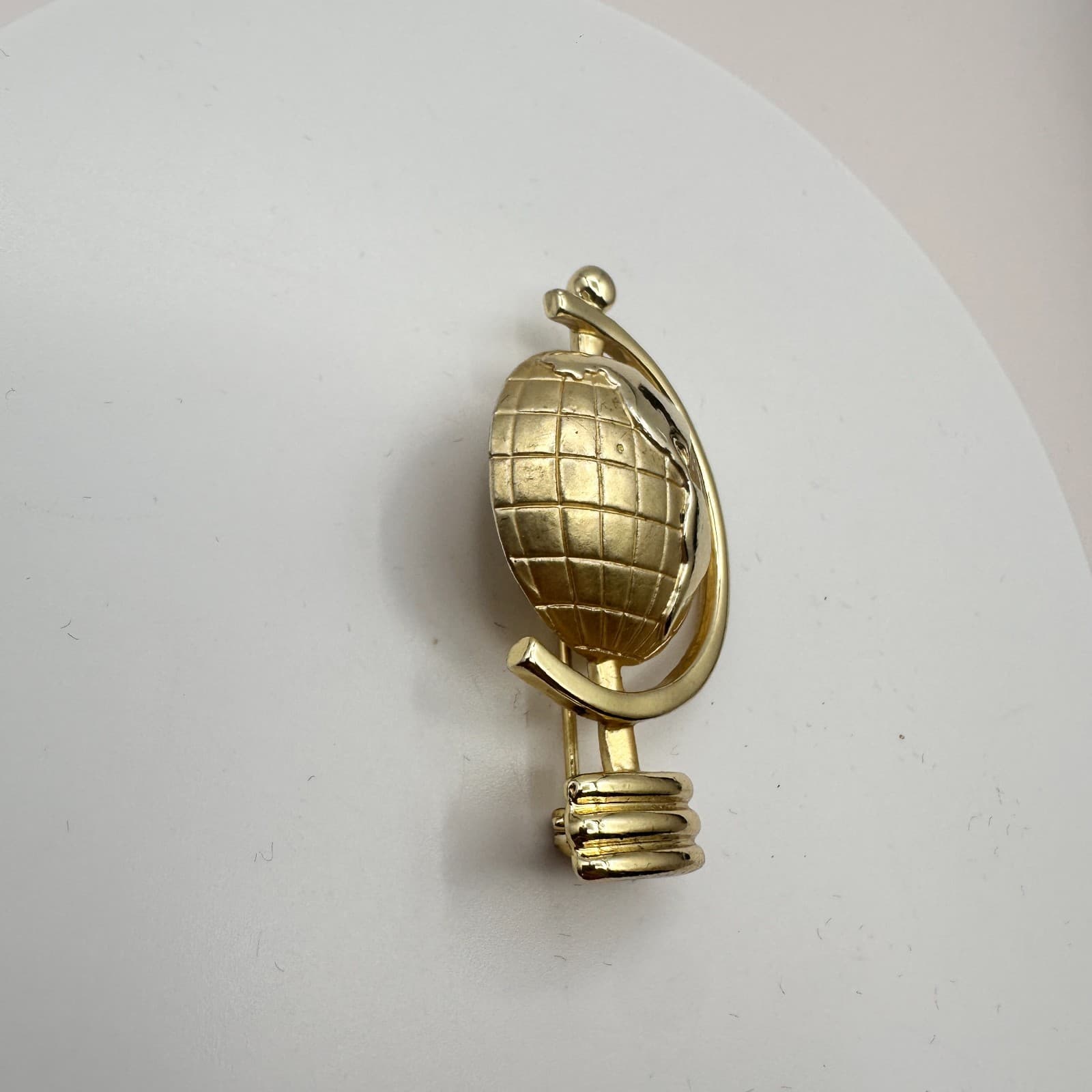 Vintage 80s 90s Gold Tone Globe Brooch Pin Travel Map Classic Fashion Jewelry - Thumbnail 4