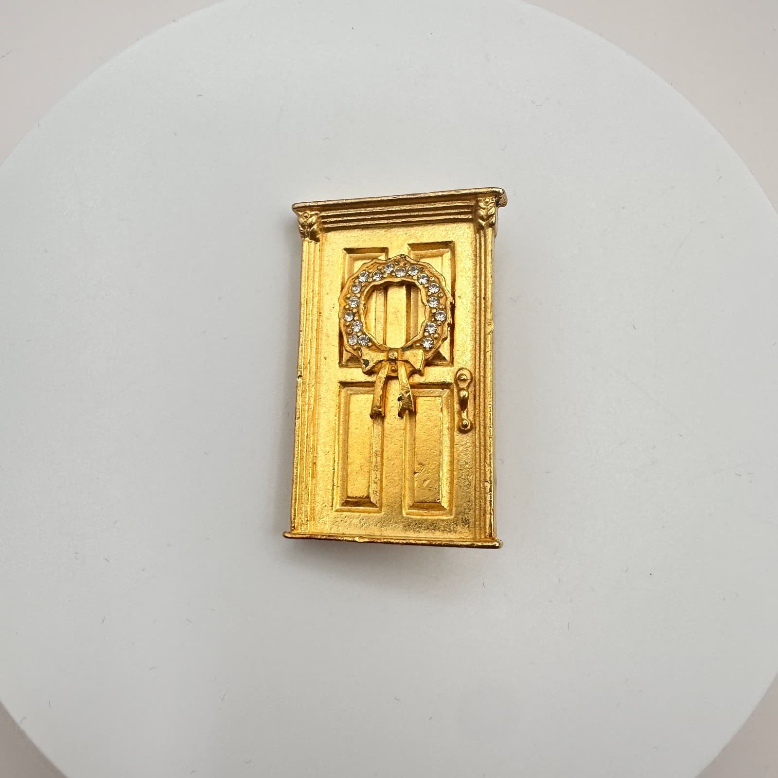 Vintage 90s Christmas Front Door Wreath Gold Tone Brooch Pin Clear Glass Jewelry - Thumbnail 3