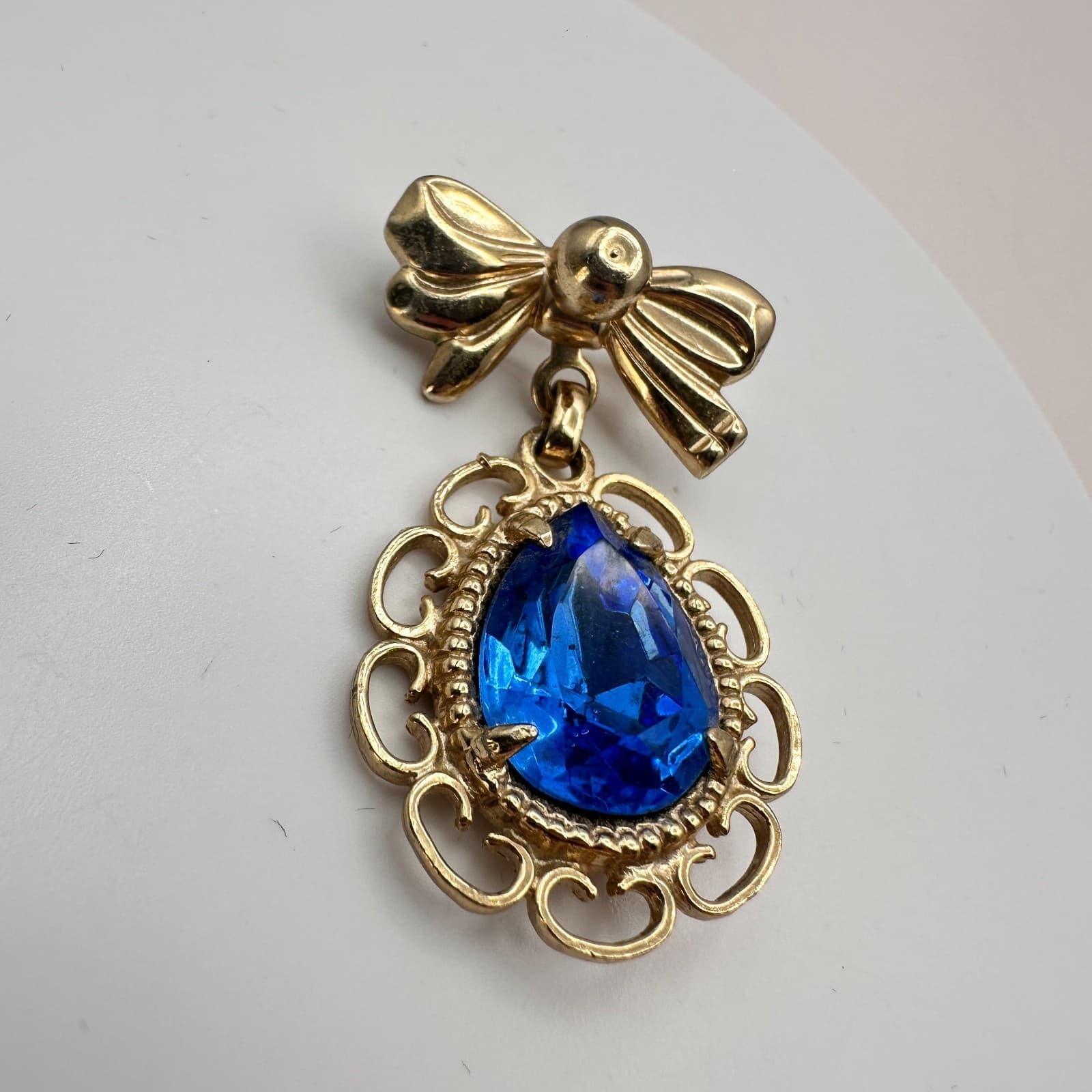 Vintage 90s Gold Tone Blue Pear Glass Bow Dangle Brooch Pin Fashion Jewelry - Thumbnail 4