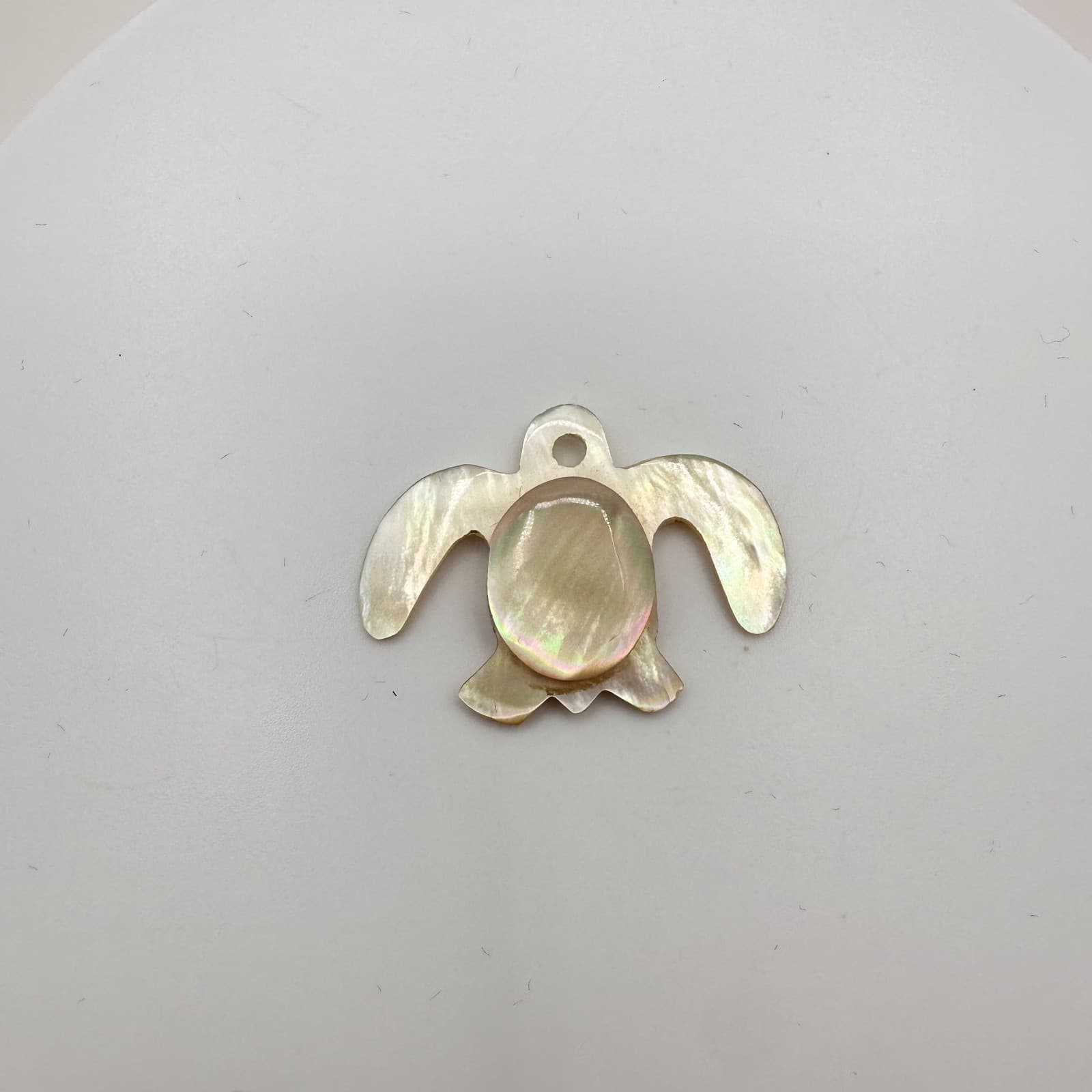 Vintage 90s Sea Turtle Pendant MOP Iridescent Cream Beachwear Fashion Jewelry - Thumbnail 3