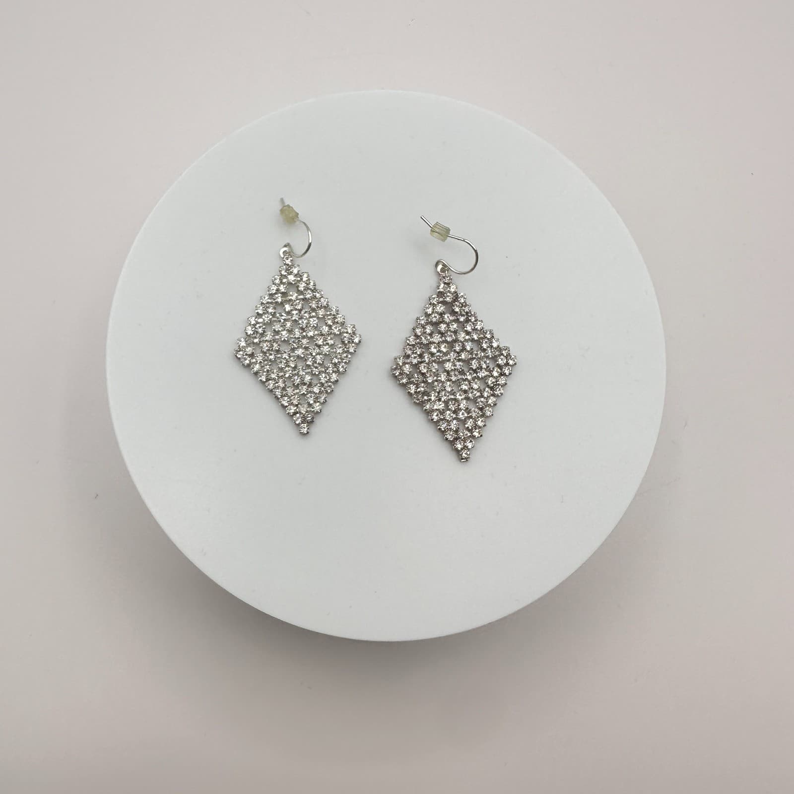 Vintage 90s SilverTone Rhombus Drop Earrings White Glass Classic Fashion Jewelry - Thumbnail 2