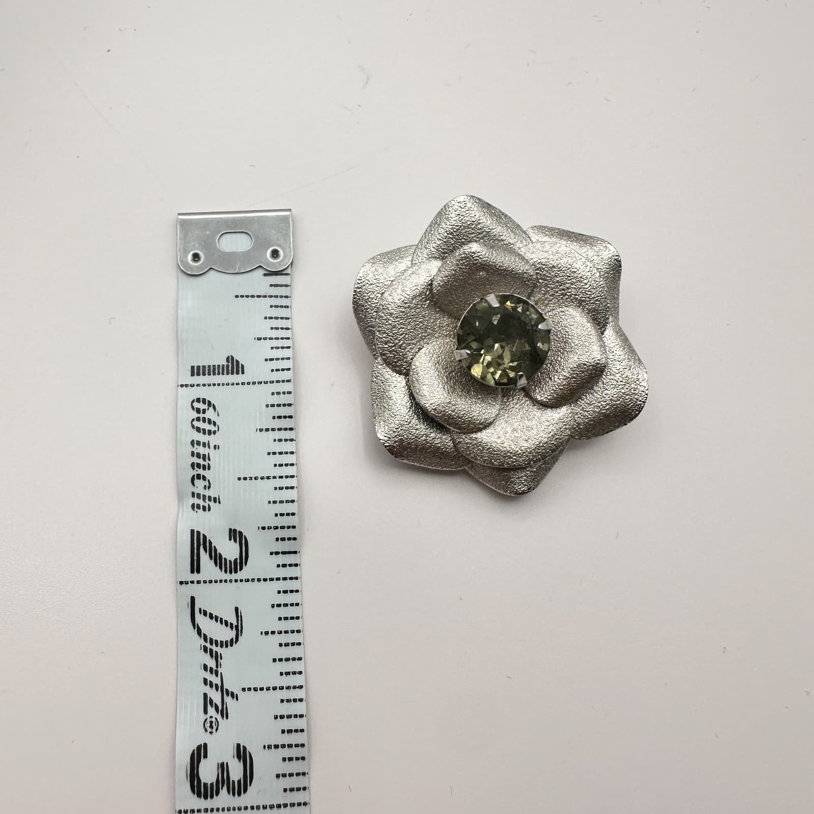 Vintage 90s SilverTone Glass Flower Brooch Pin Fashion Accessory Women's Jewelry - Thumbnail 7