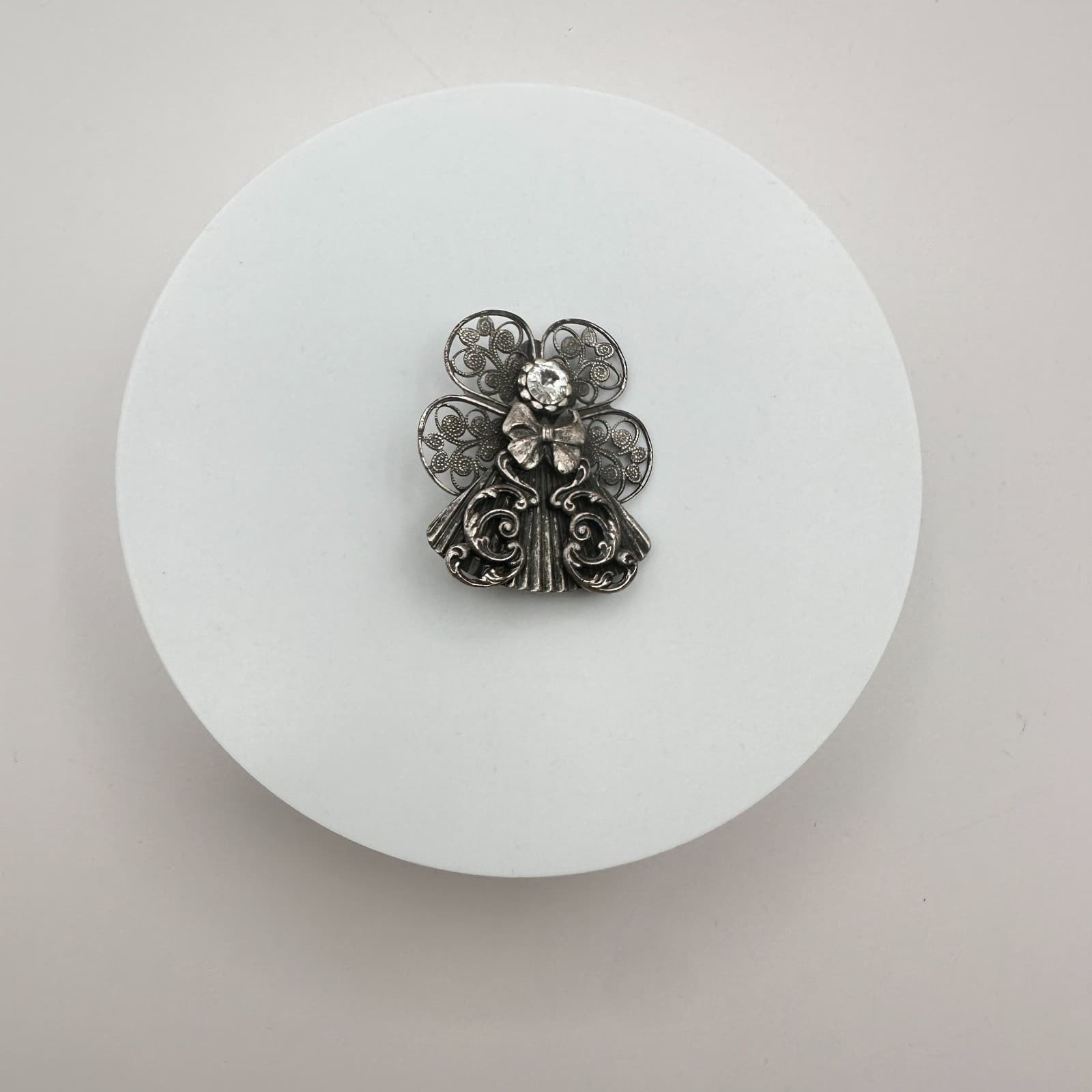 Vintage 90s Silver Tone Angel Brooch Filigree Wings Clear Glass Bow Jewelry - Thumbnail 2