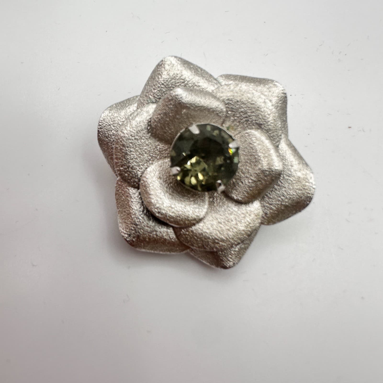 Vintage 90s SilverTone Glass Flower Brooch Pin Fashion Accessory Women's Jewelry - Thumbnail 3