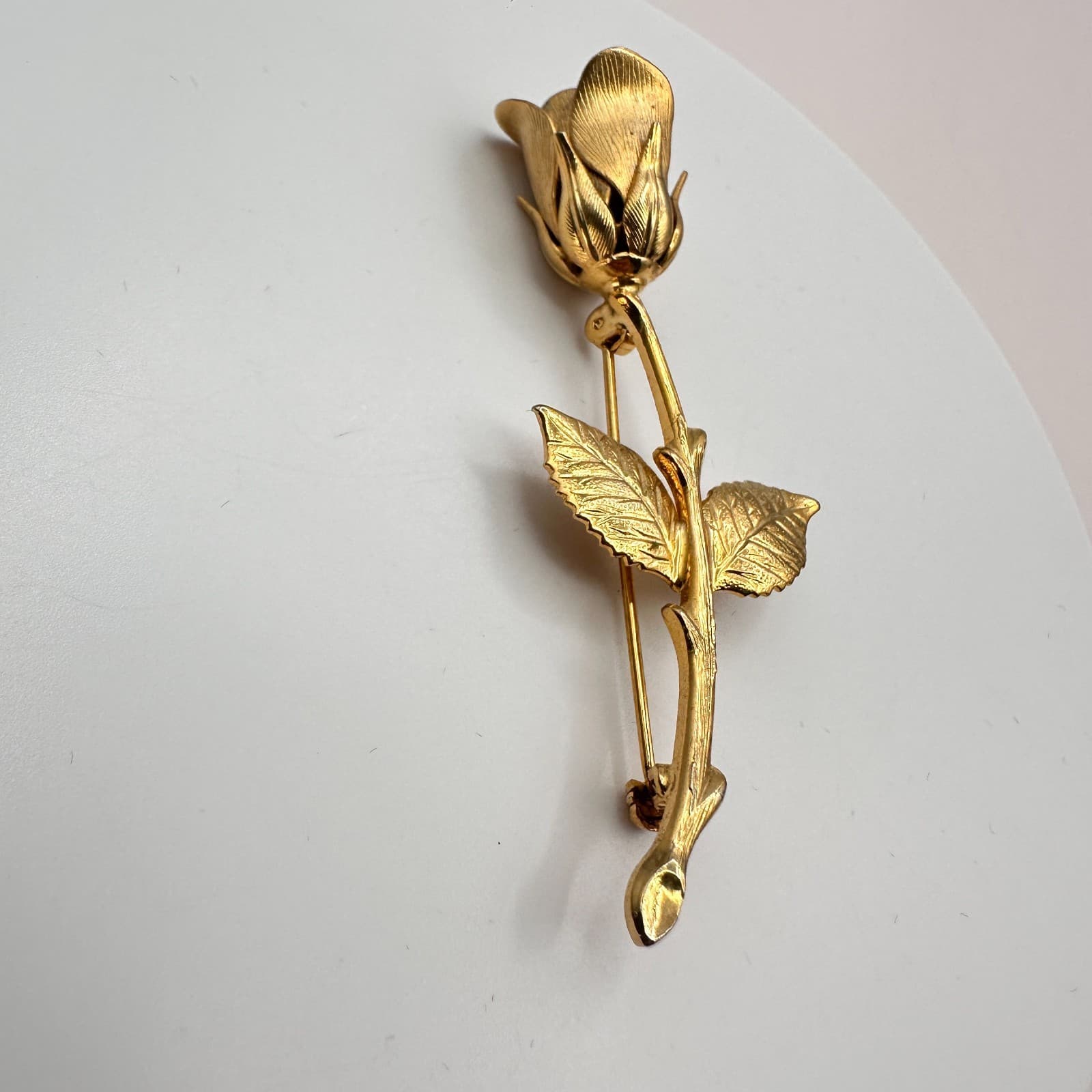 Vintage 90s Gold Tone Textured Long Stem Rose Flower Brooch Pin Romantic Jewelry - Thumbnail 4