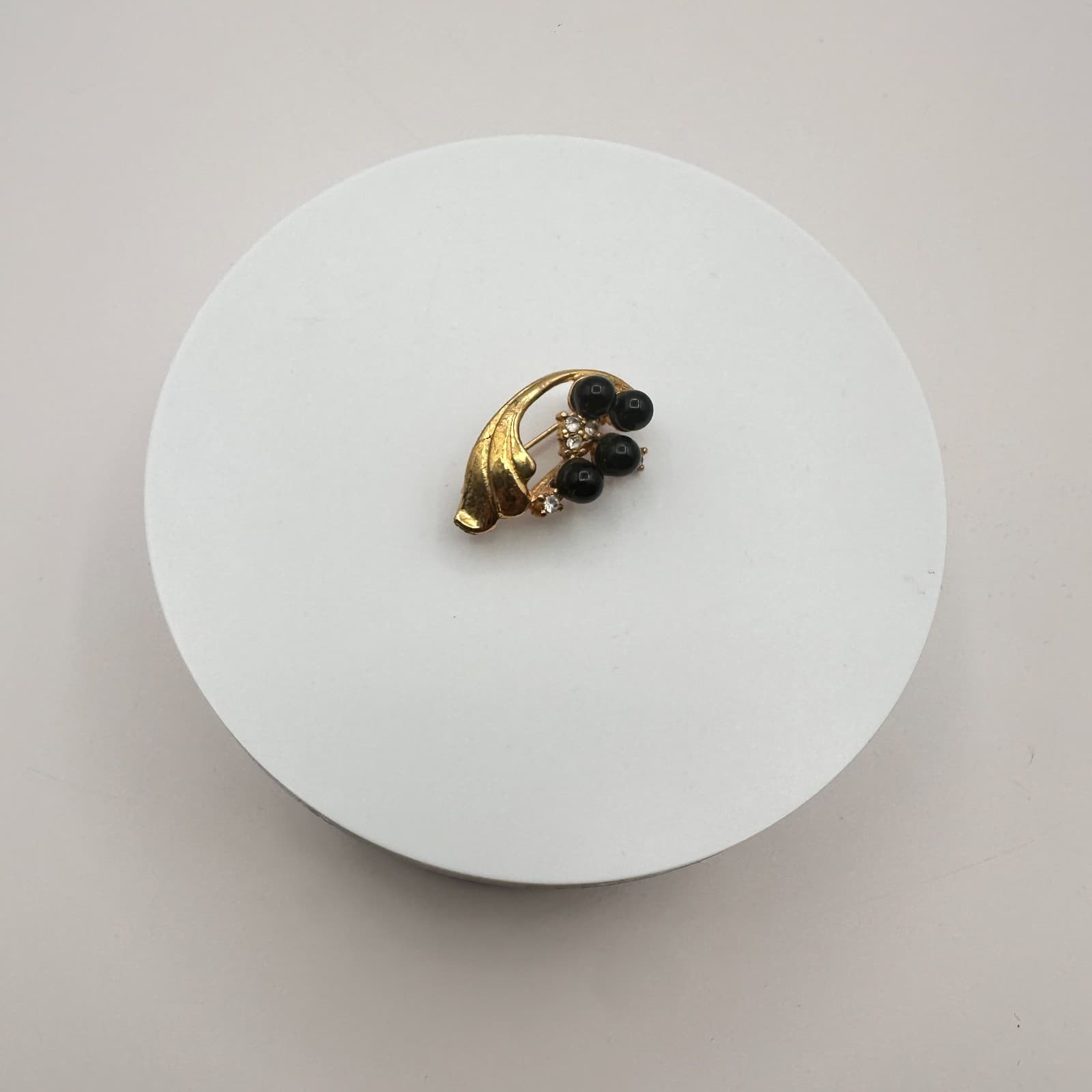 Vintage 90s Gold Tone Black Beaded Rhinestone Brooch Pin Women's Classic Jewelry - Thumbnail 2