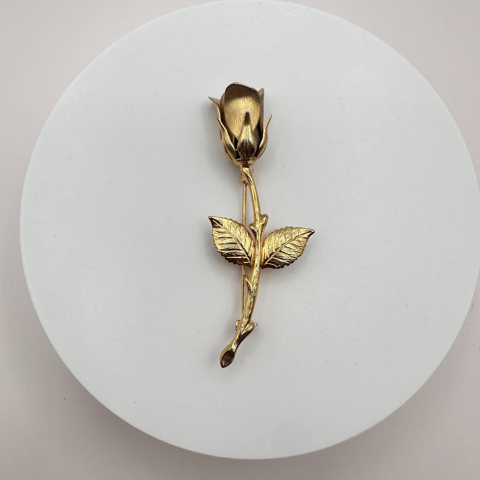 Vintage 90s Gold Tone Textured Long Stem Rose Flower Brooch Pin Romantic Jewelry - Thumbnail 3