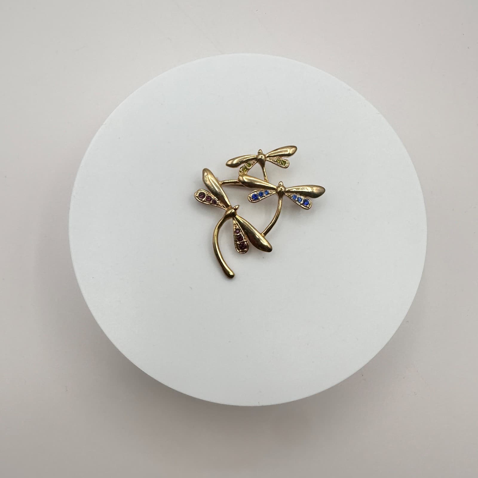 Vintage 90s Gold Tone Triple Dragonfly Brooch Glass Accents Fashion Jewelry - Thumbnail 2