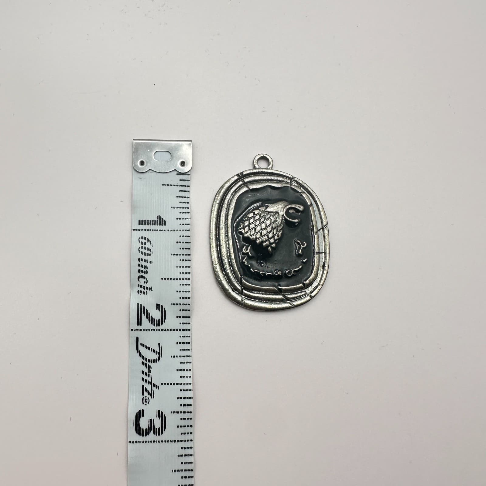 Vintage 90s Silver tone Black Stark Direwolf Pendant Unisex Classic Jewelry - Thumbnail 6
