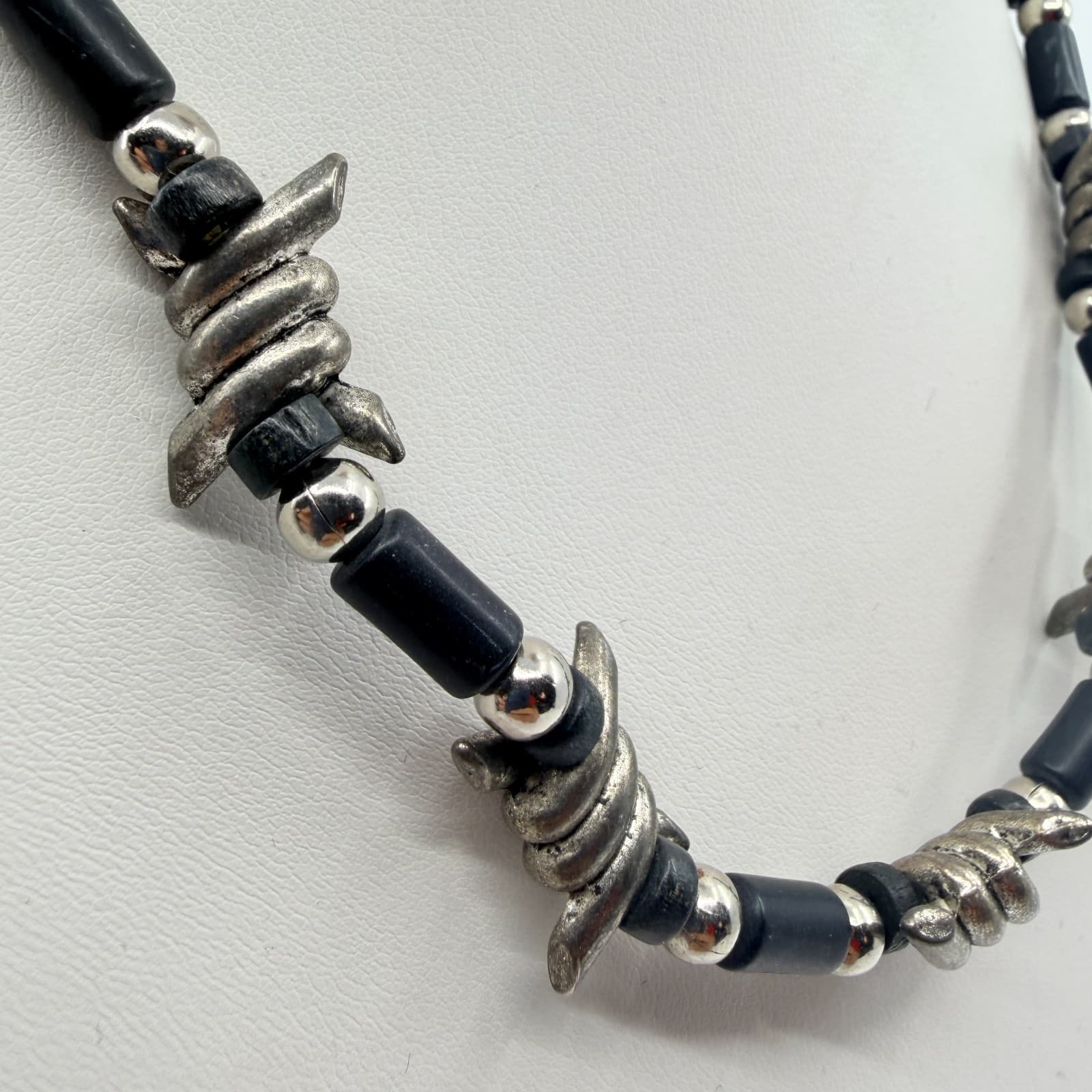 Vintage Silver Tone Barbed Wire Accent Necklace Black Tube Bead Chunky Goth Boho - Thumbnail 3