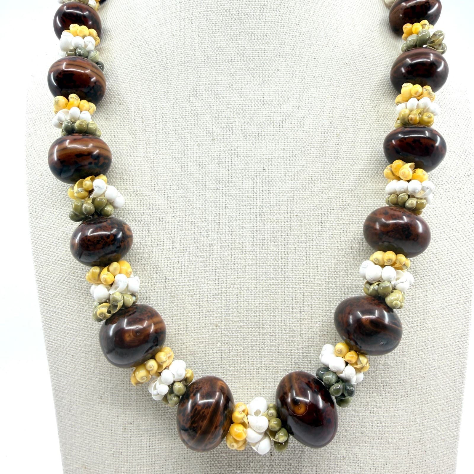 Vintage Chunky Brown Marbled Acrylic Bead Necklace Faux Shell Cluster Strand 90s