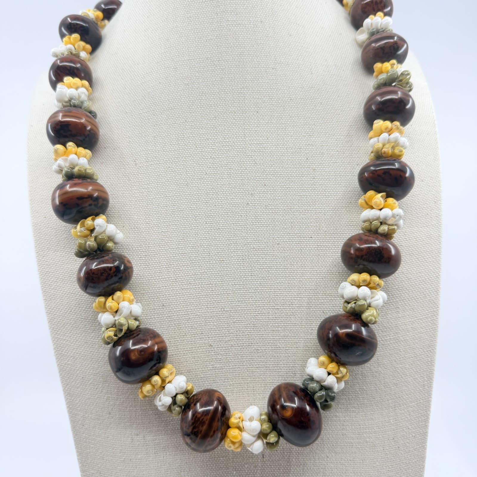 Vintage Chunky Brown Marbled Acrylic Bead Necklace Faux Shell Cluster Strand 90s - Thumbnail 7