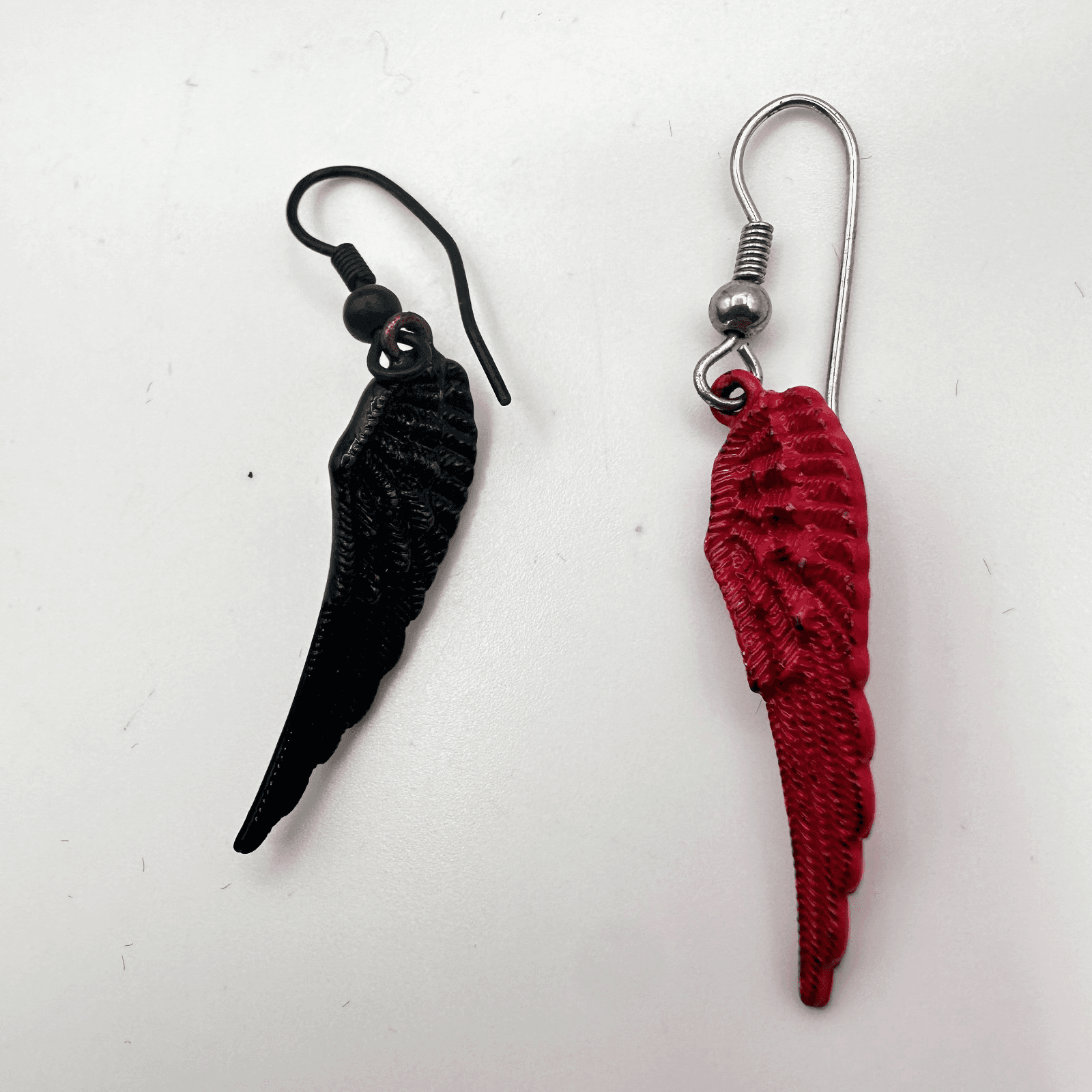 Vintage 90s Wing Red Black Dangle Earrings Women's Classic Fashion Jewelry