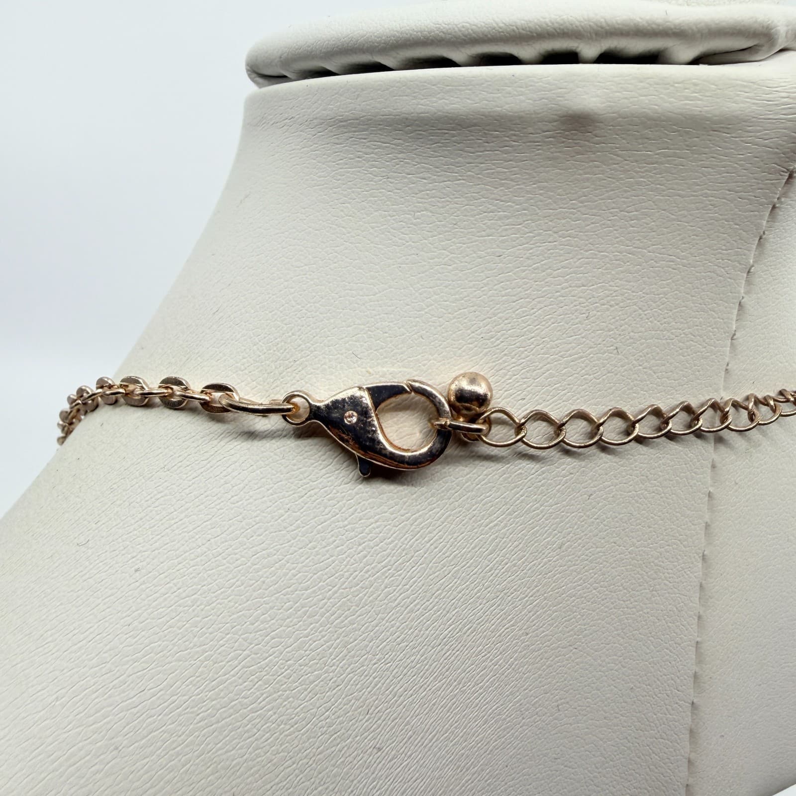 Vintage Gold Tone Medallion Bib Necklace Peach Pink Beaded Round Disc Statement - Thumbnail 6