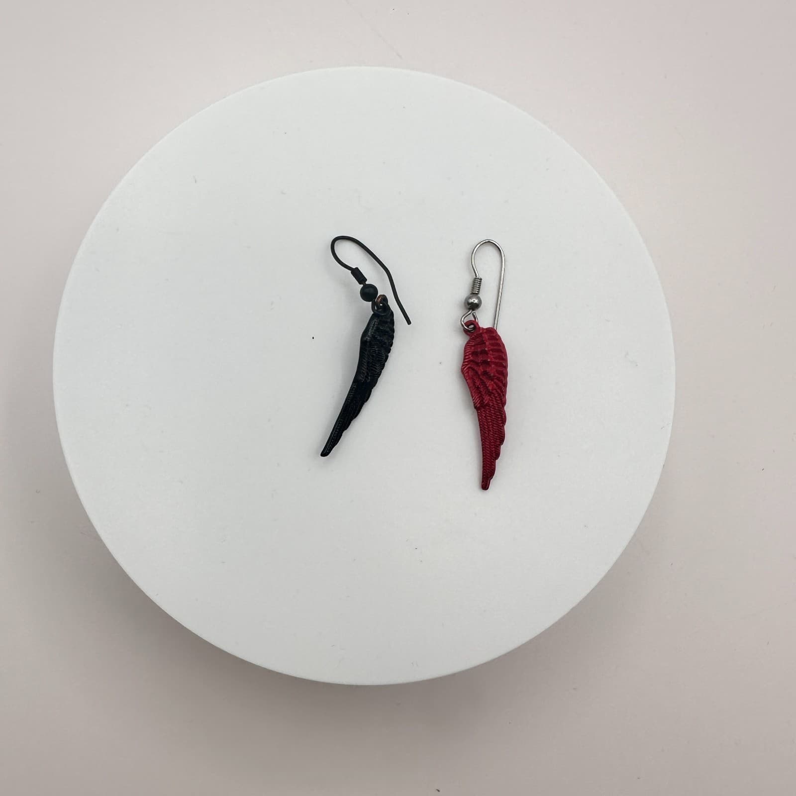 Vintage 90s Wing Red Black Dangle Earrings Women's Classic Fashion Jewelry - Thumbnail 2