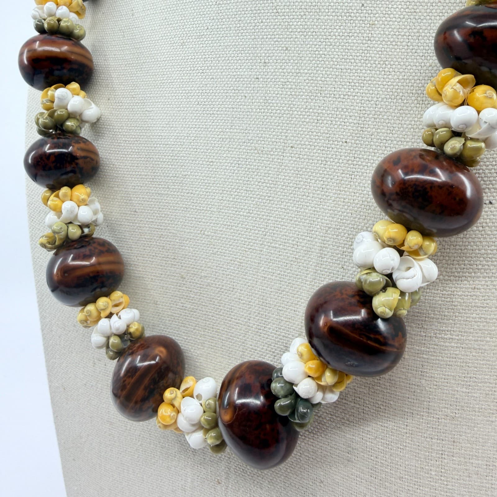 Vintage Chunky Brown Marbled Acrylic Bead Necklace Faux Shell Cluster Strand 90s - Thumbnail 5