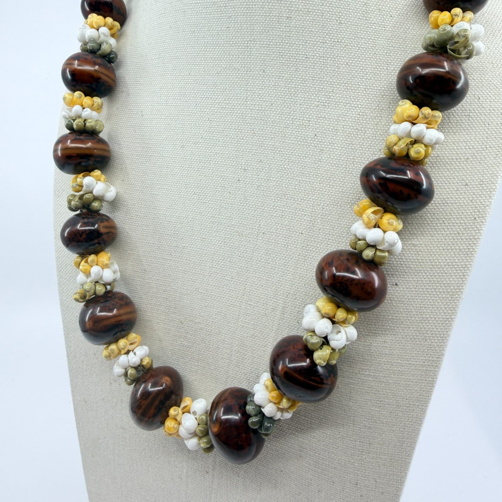 Vintage Chunky Brown Marbled Acrylic Bead Necklace Faux Shell Cluster Strand 90s - Thumbnail 6