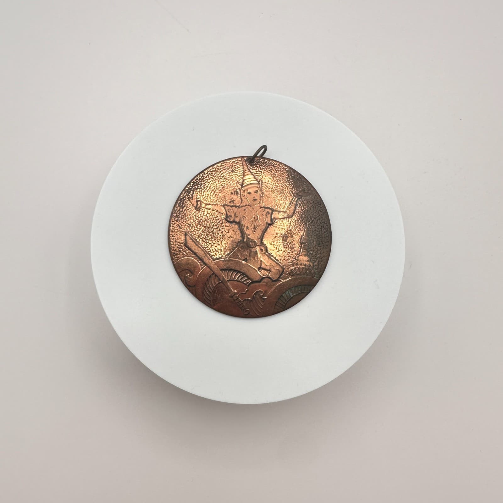 Vintage Y2K Copper Tone Siamese Dancer Apsara Round Pendant Unisex Jewelry - Thumbnail 2