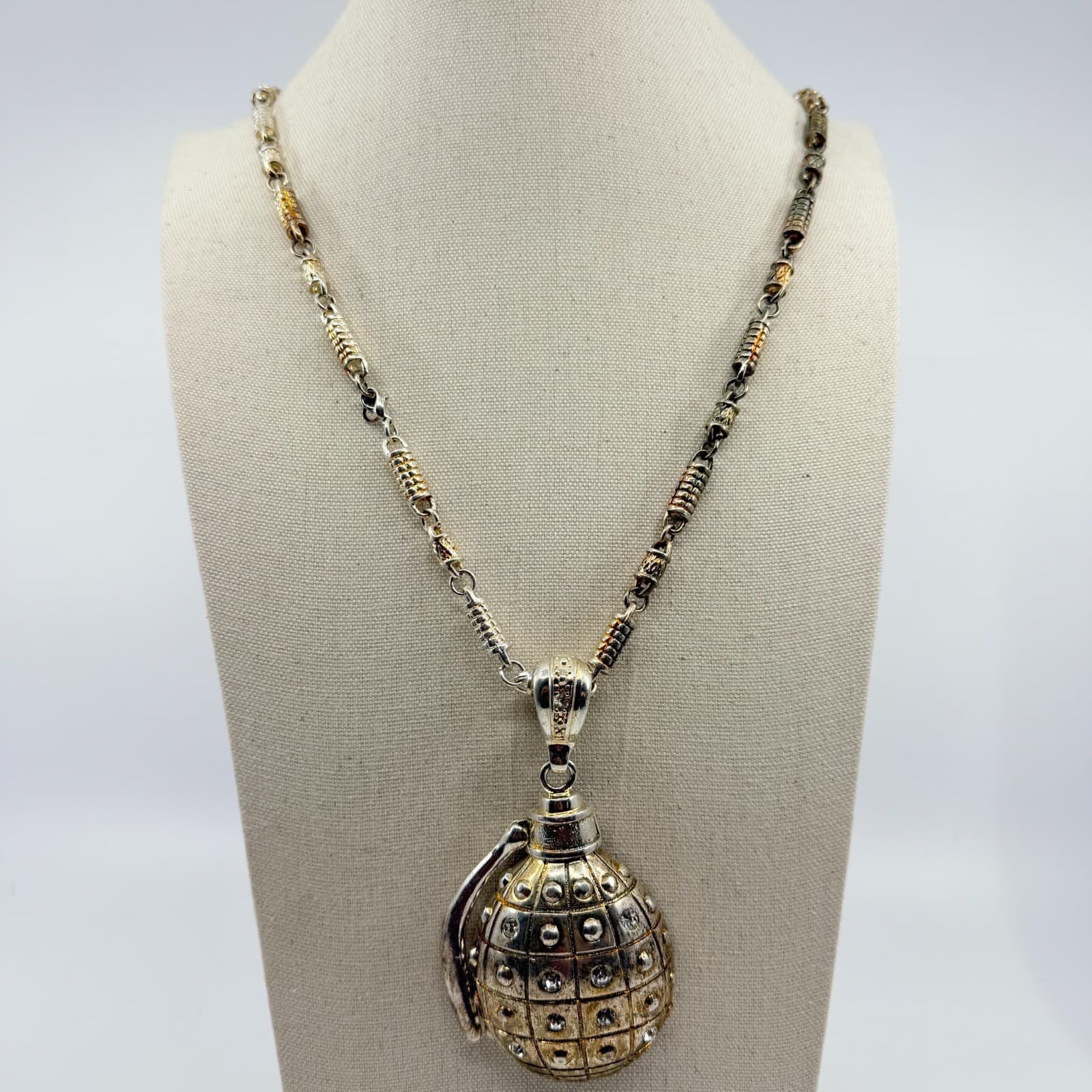 Vintage Silver Gold Tone Textured Pineapple Pendant Necklace Rhinestone Punk 90s - Thumbnail 7