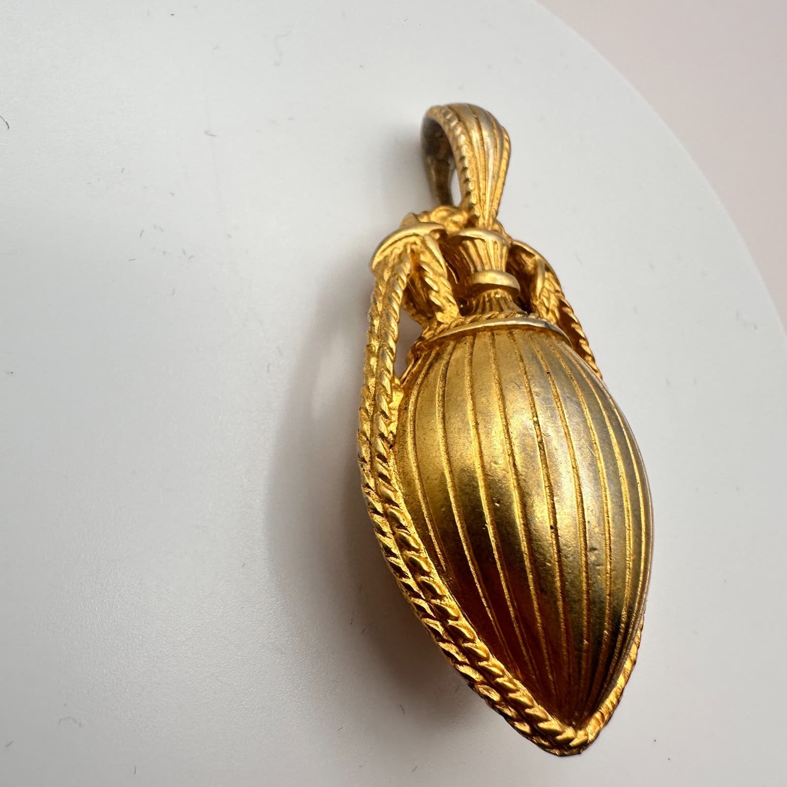 Vintage 80s Gold Tone Amphora Pendant Statement Women's Classic Fashion Jewelry - Thumbnail 4