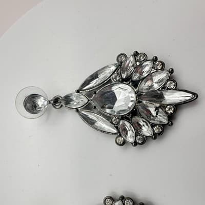 Vintage 90s Clear Glass Silver Tone Chandelier Earrings Classic Fashion Jewelry - Thumbnail 7