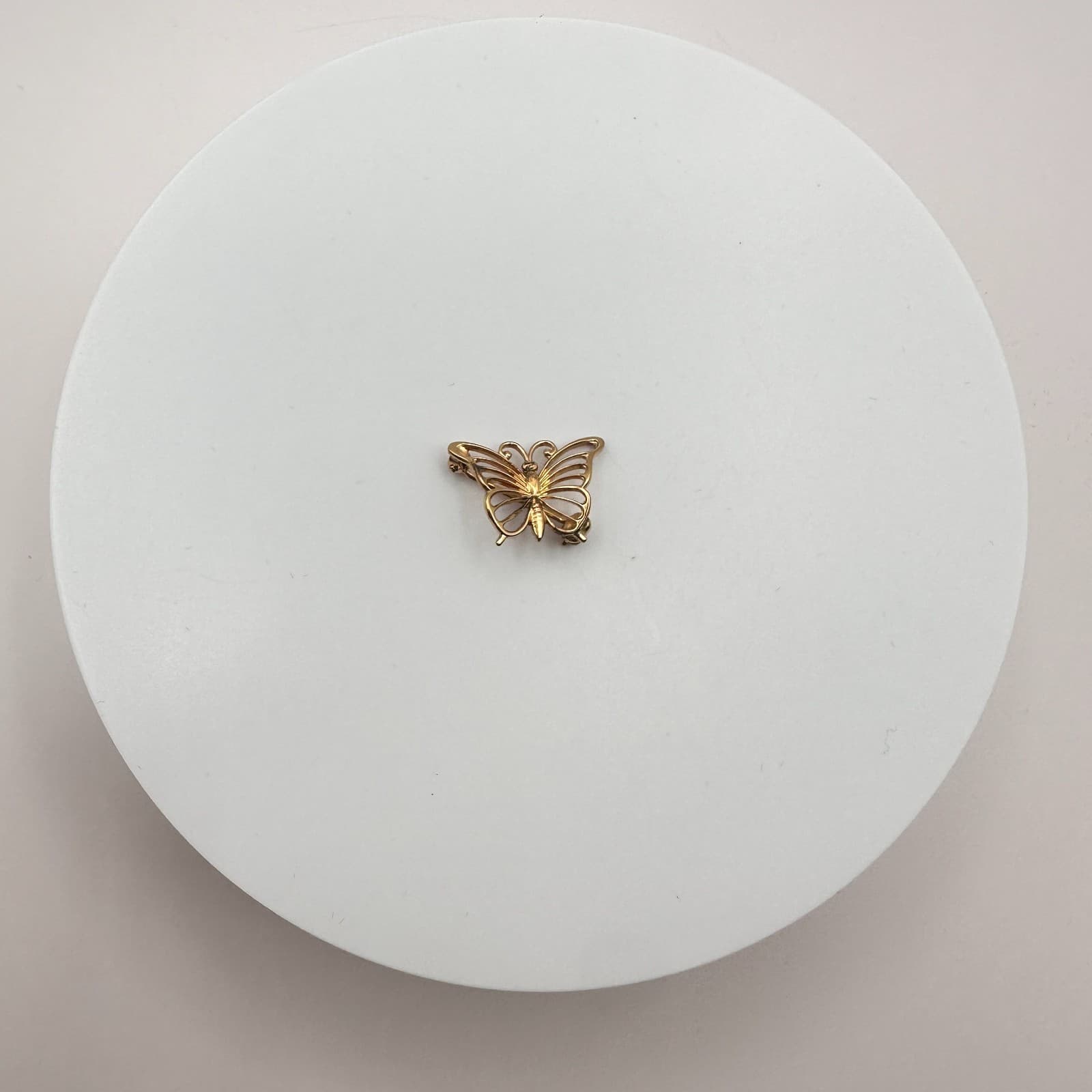 Vintage 90s Gold Tone Butterfly Brooch Pin Women's Classic Fashion Jewelry - Thumbnail 2
