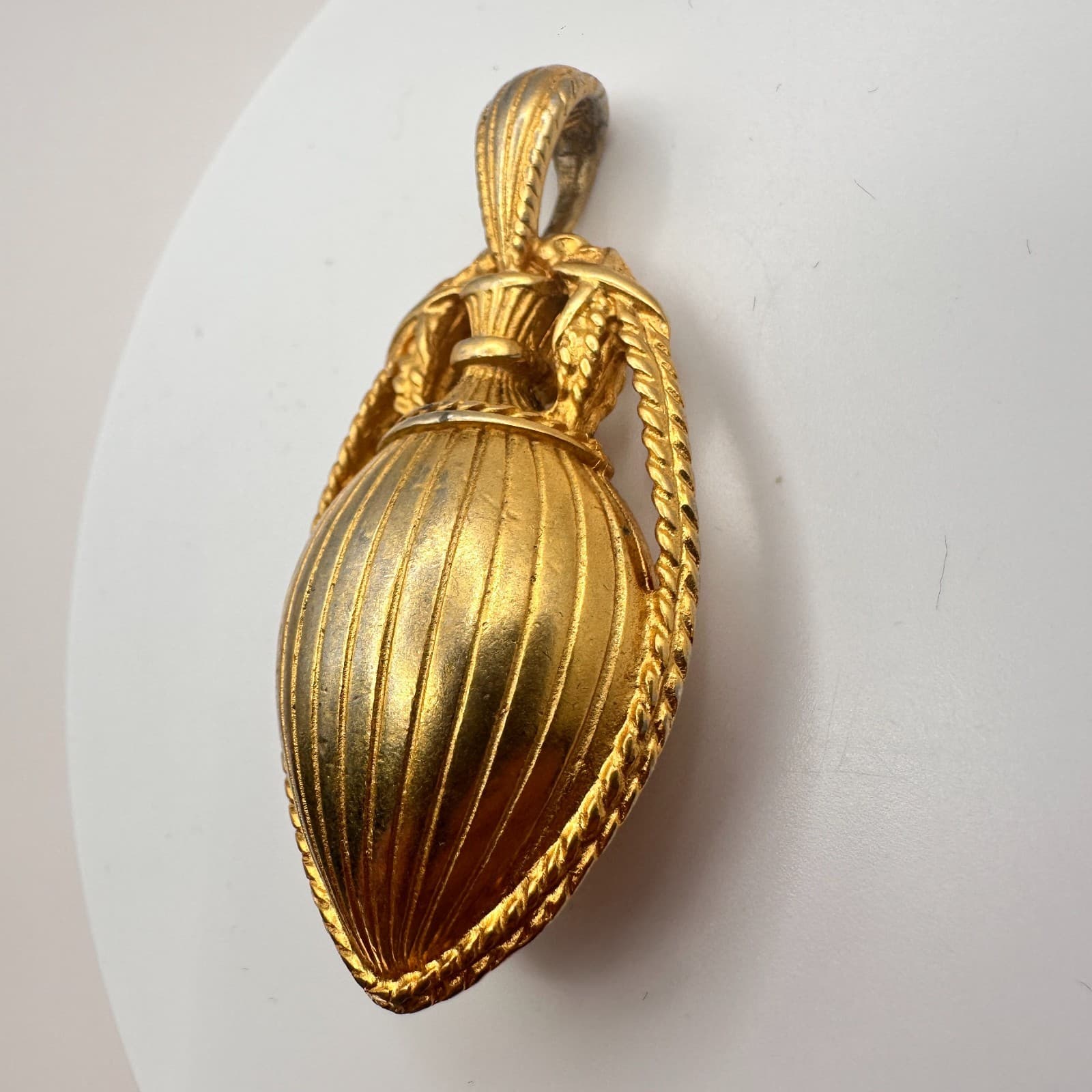 Vintage 80s Gold Tone Amphora Pendant Statement Women's Classic Fashion Jewelry - Thumbnail 5