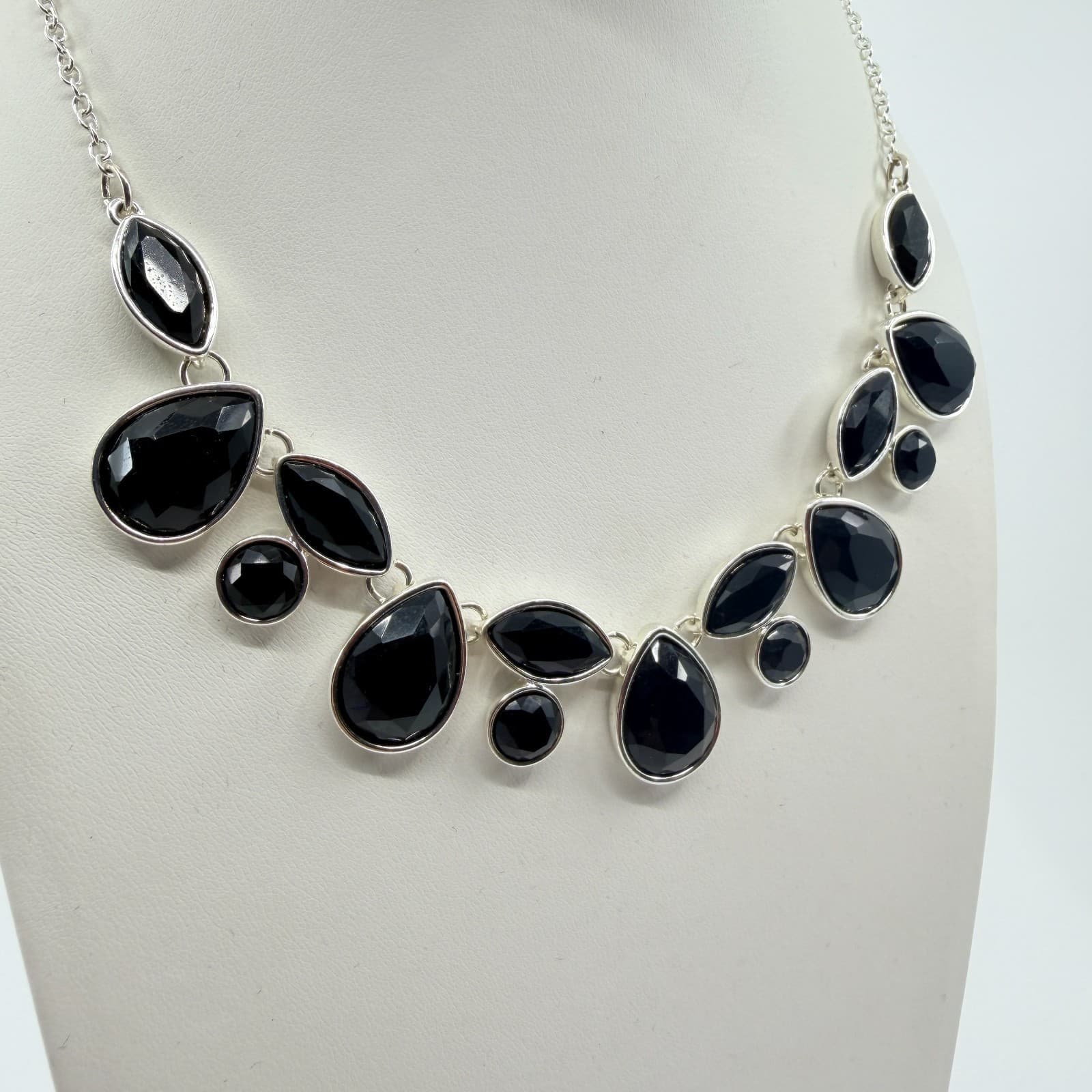 Vintage Silver Tone Black Faceted Resin Bib Necklace Teardrop Marquise Choker - Thumbnail 2