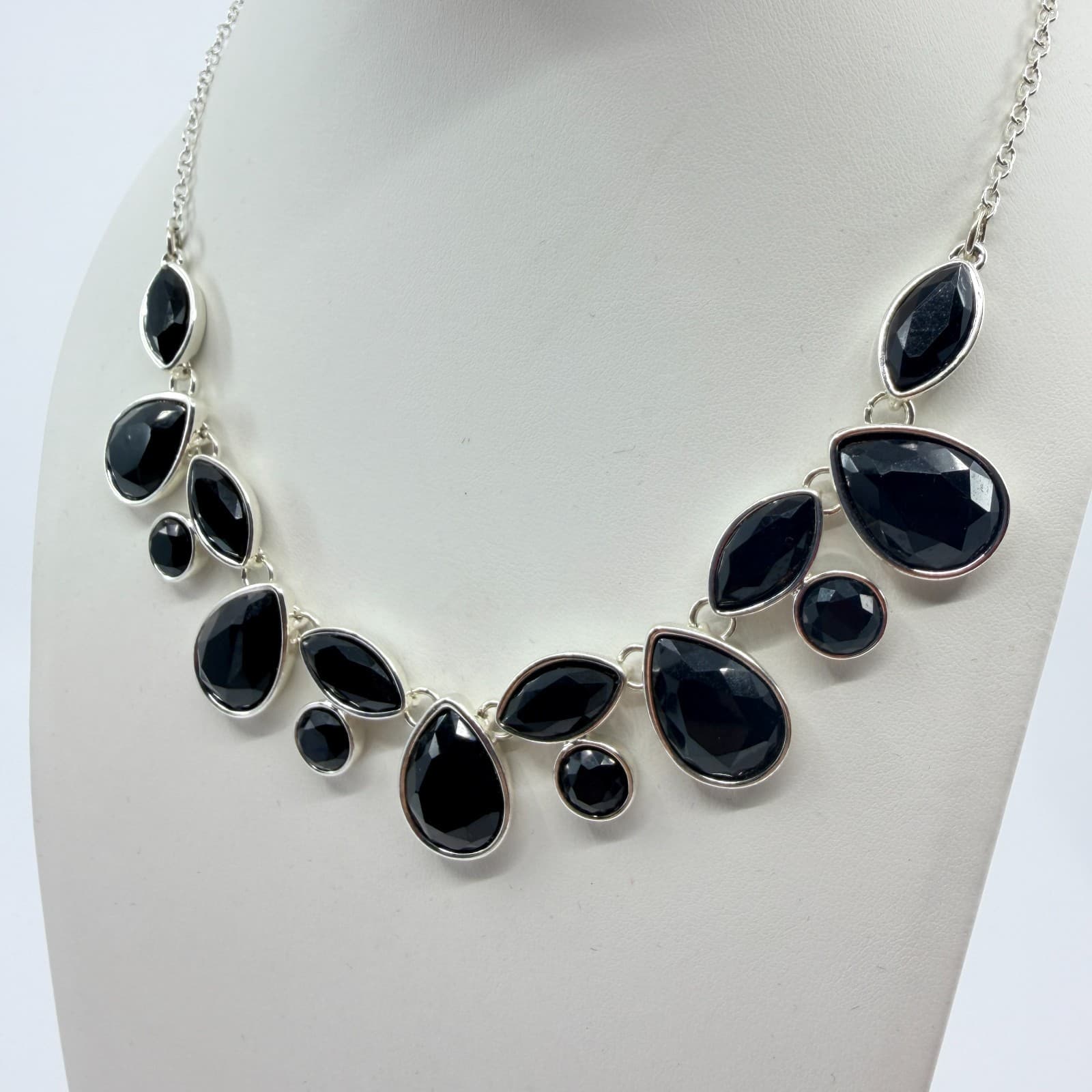Vintage Silver Tone Black Faceted Resin Bib Necklace Teardrop Marquise Choker - Thumbnail 3