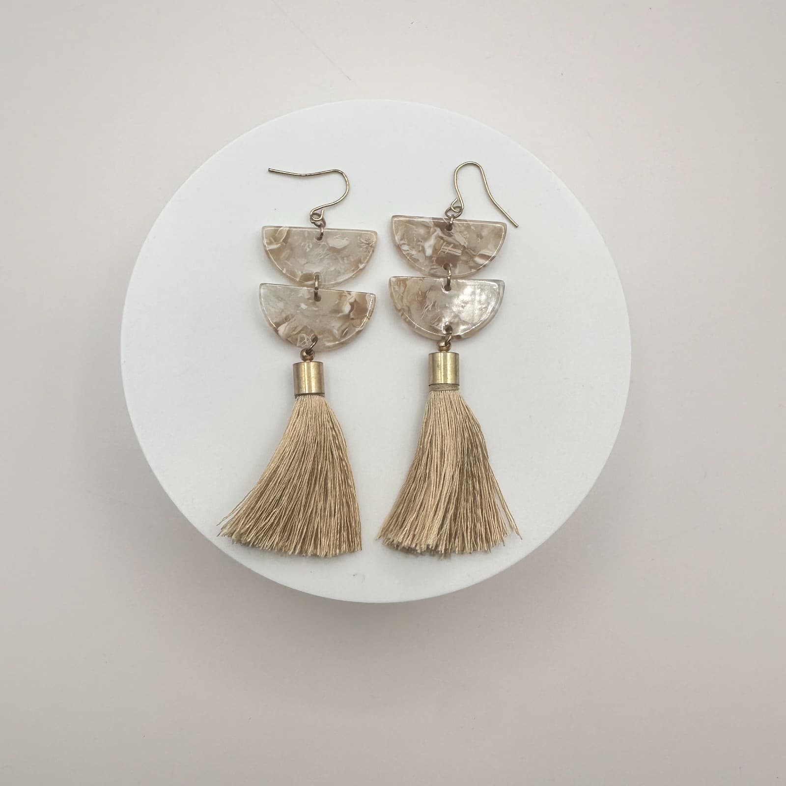 Vintage 90s Gold Tone Cream Half Moon Marble Resin Taupe Tassel Earrings Jewelry - Thumbnail 2