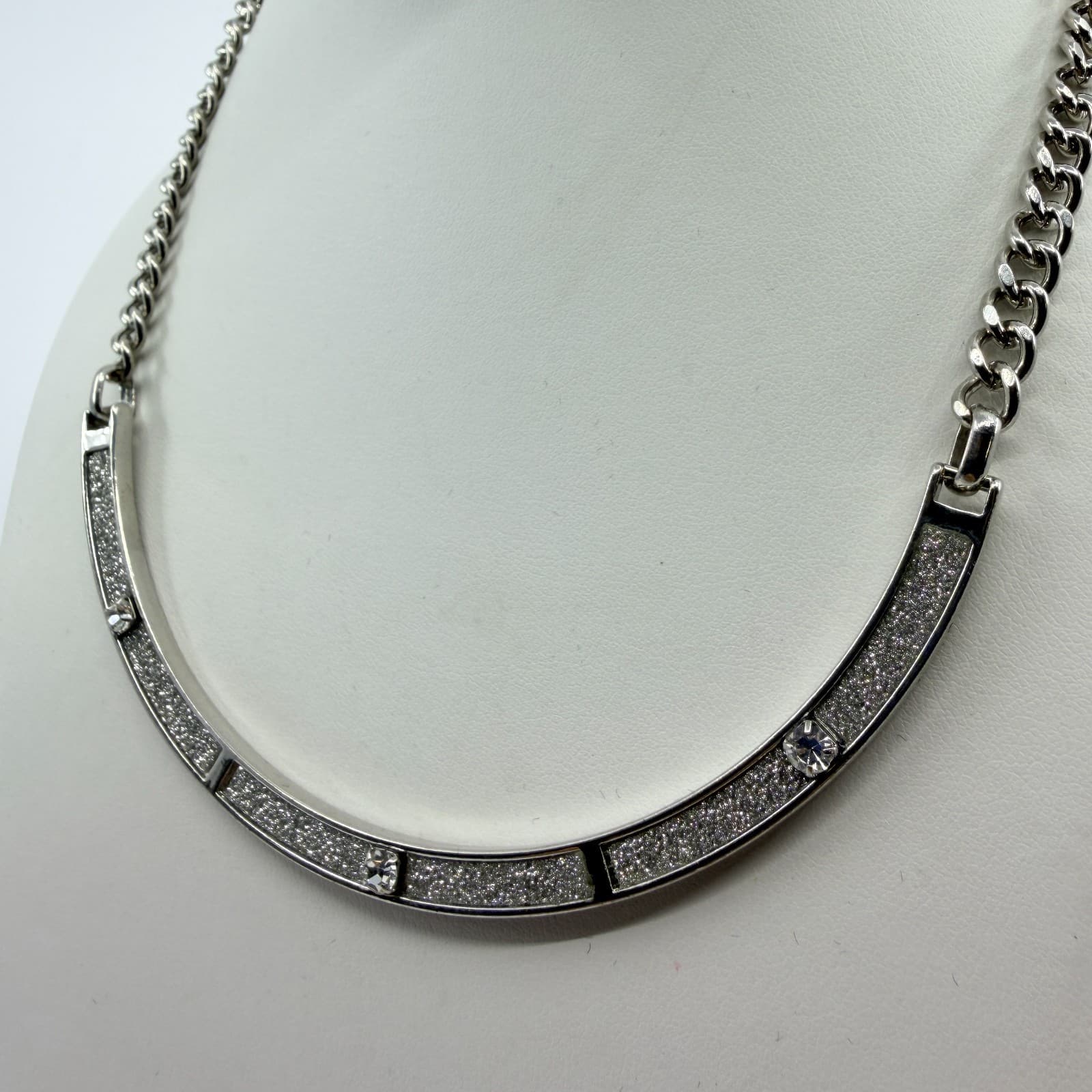 The Limited Diamond Dust Curve Necklace Silver Tone Curb Chain Rhinestone Bar - Thumbnail 4