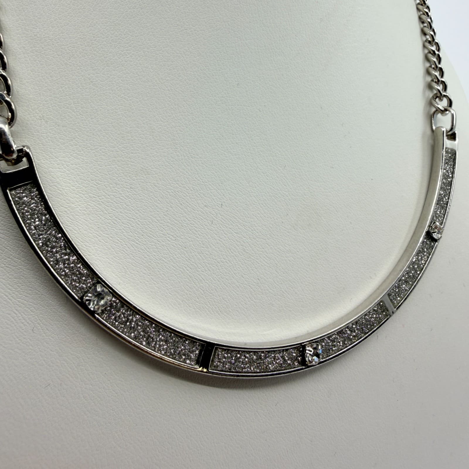 The Limited Diamond Dust Curve Necklace Silver Tone Curb Chain Rhinestone Bar - Thumbnail 2