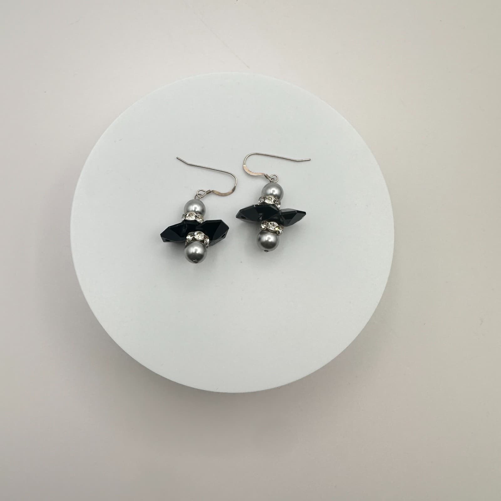 Vintage 80s Art Deco Black Dangle Earrings Pearl Rhinestone Silver Tone Jewelry - Thumbnail 2