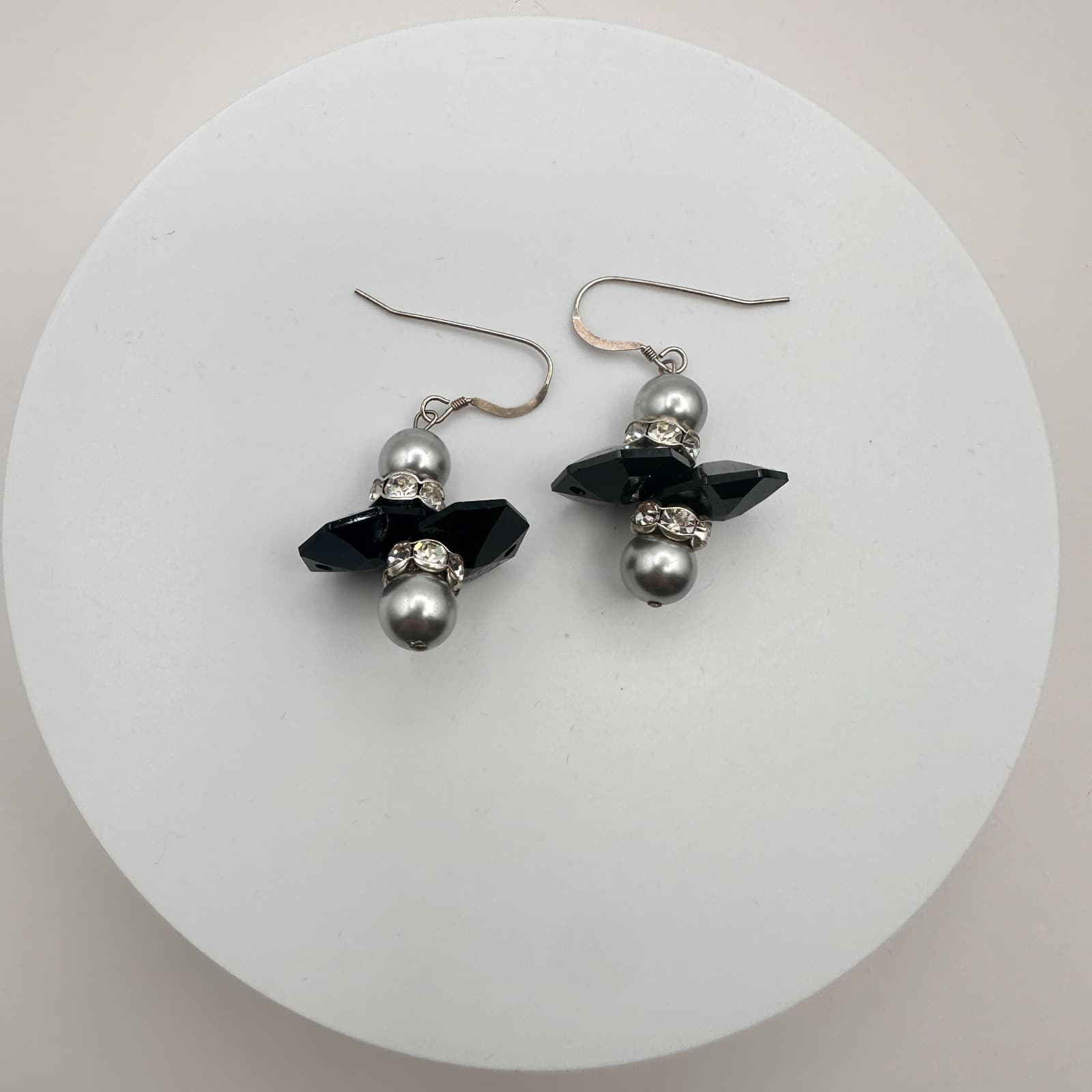 Vintage 80s Art Deco Black Dangle Earrings Pearl Rhinestone Silver Tone Jewelry - Thumbnail 3